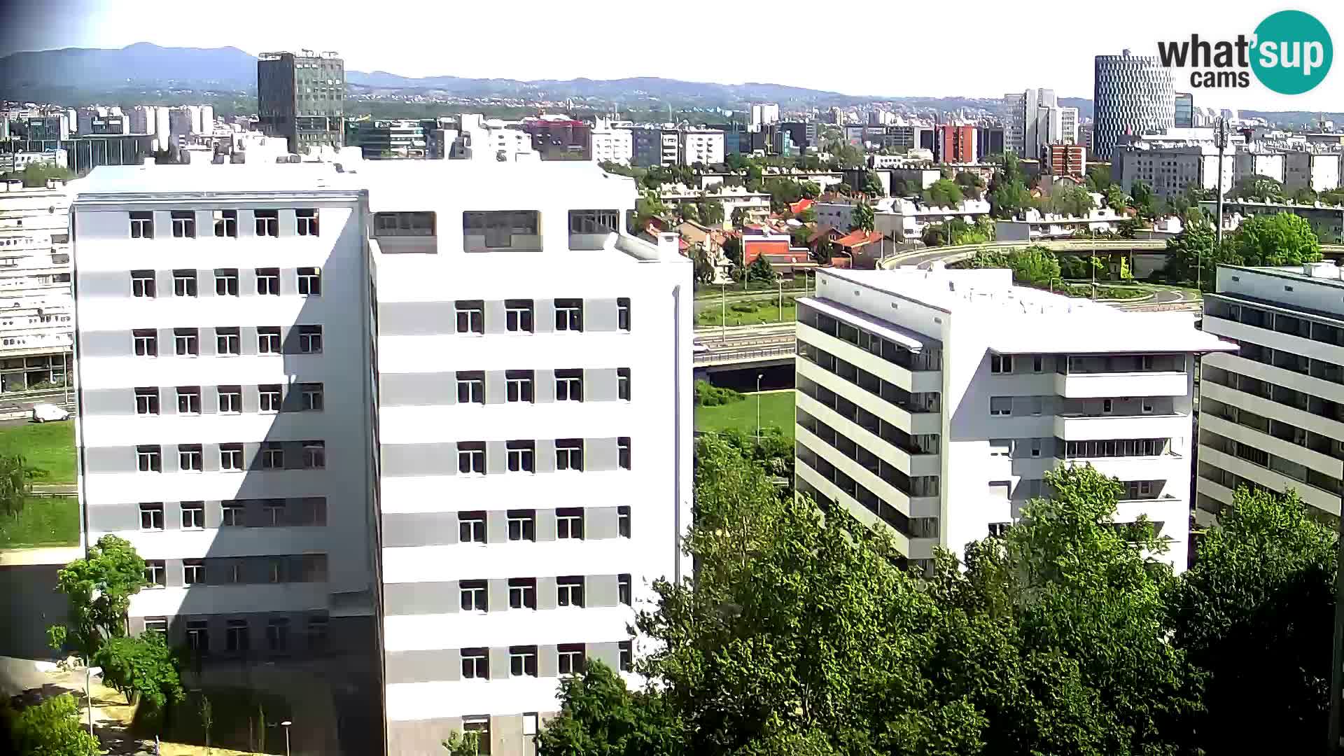 Rotonda en vivo que cruza Slavonska y Marin Držić Avenue en Zagreb webcam