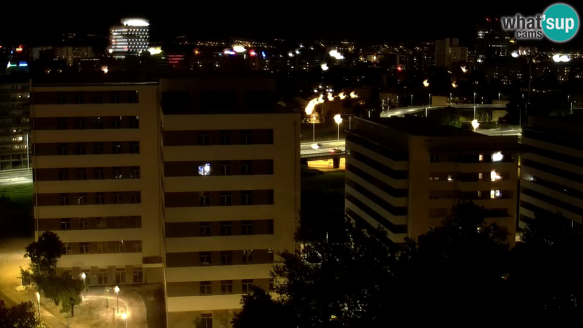 Rotonda en vivo que cruza Slavonska y Marin Držić Avenue en Zagreb webcam