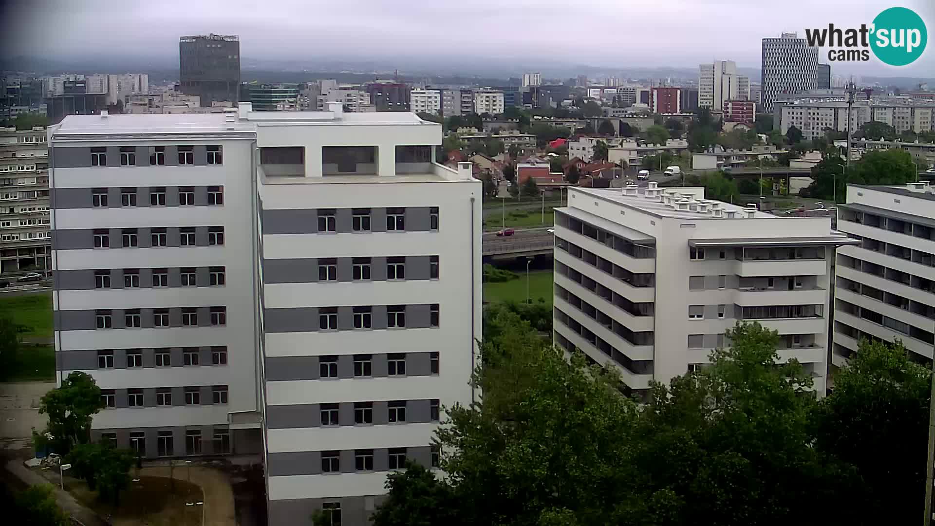 Rotonda en vivo que cruza Slavonska y Marin Držić Avenue en Zagreb webcam