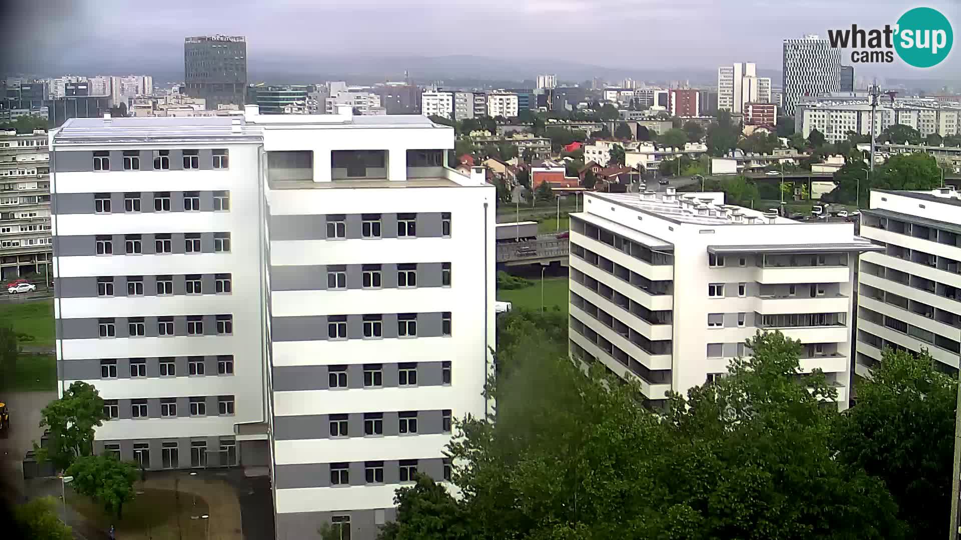 Rotonda en vivo que cruza Slavonska y Marin Držić Avenue en Zagreb webcam