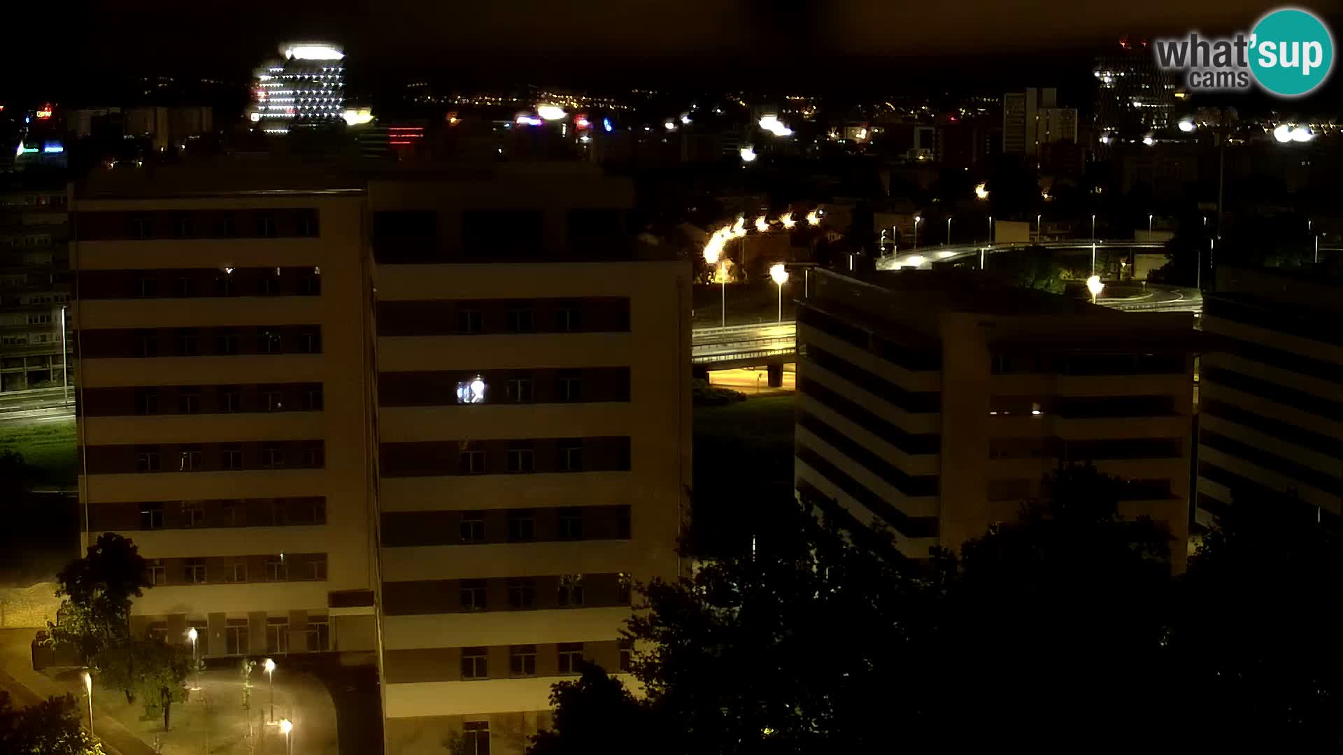 Rotonda en vivo que cruza Slavonska y Marin Držić Avenue en Zagreb webcam