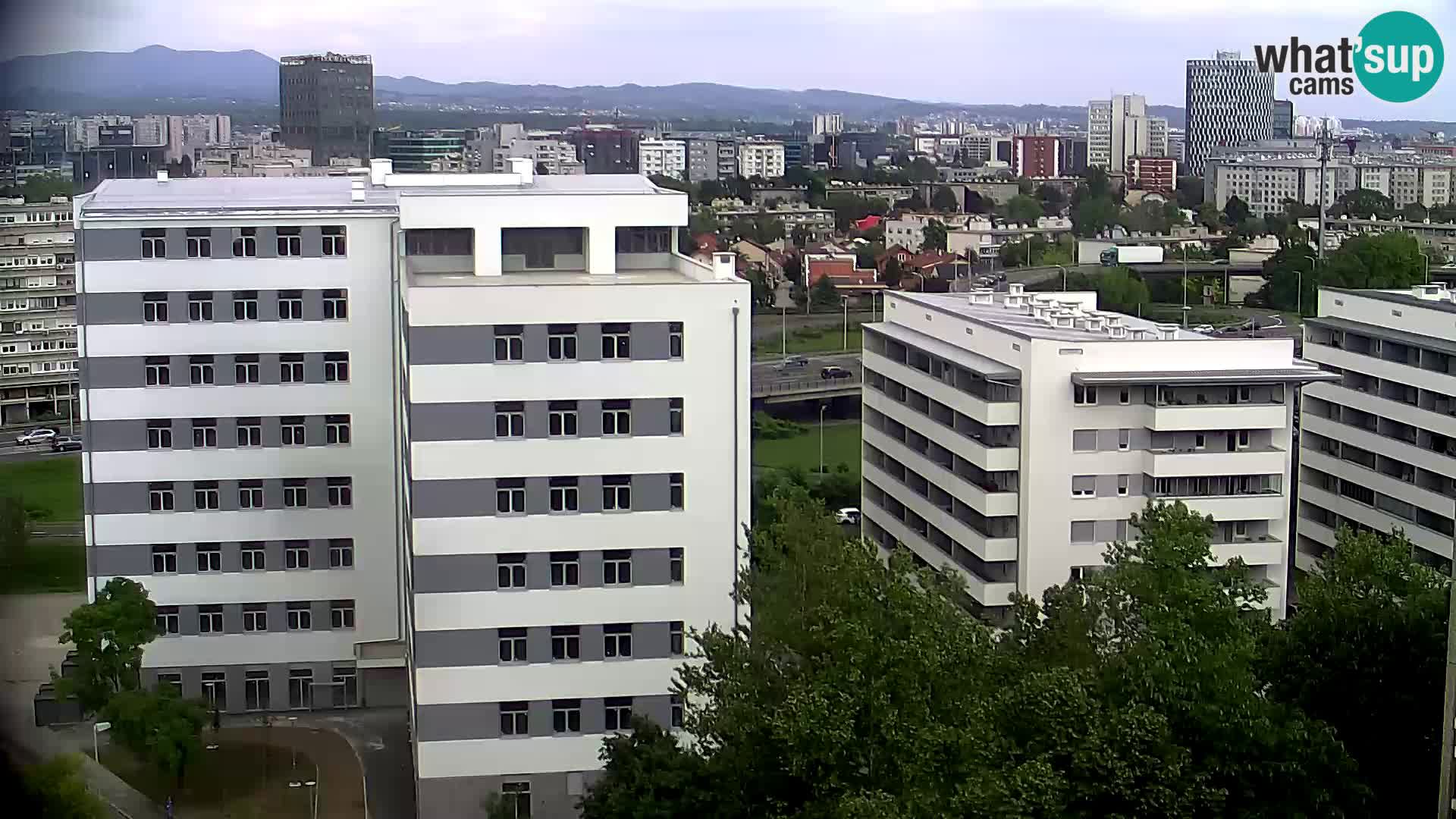 Rond-point en direct traversant les avenues Slavonska et Marin Držić à Zagreb webcam
