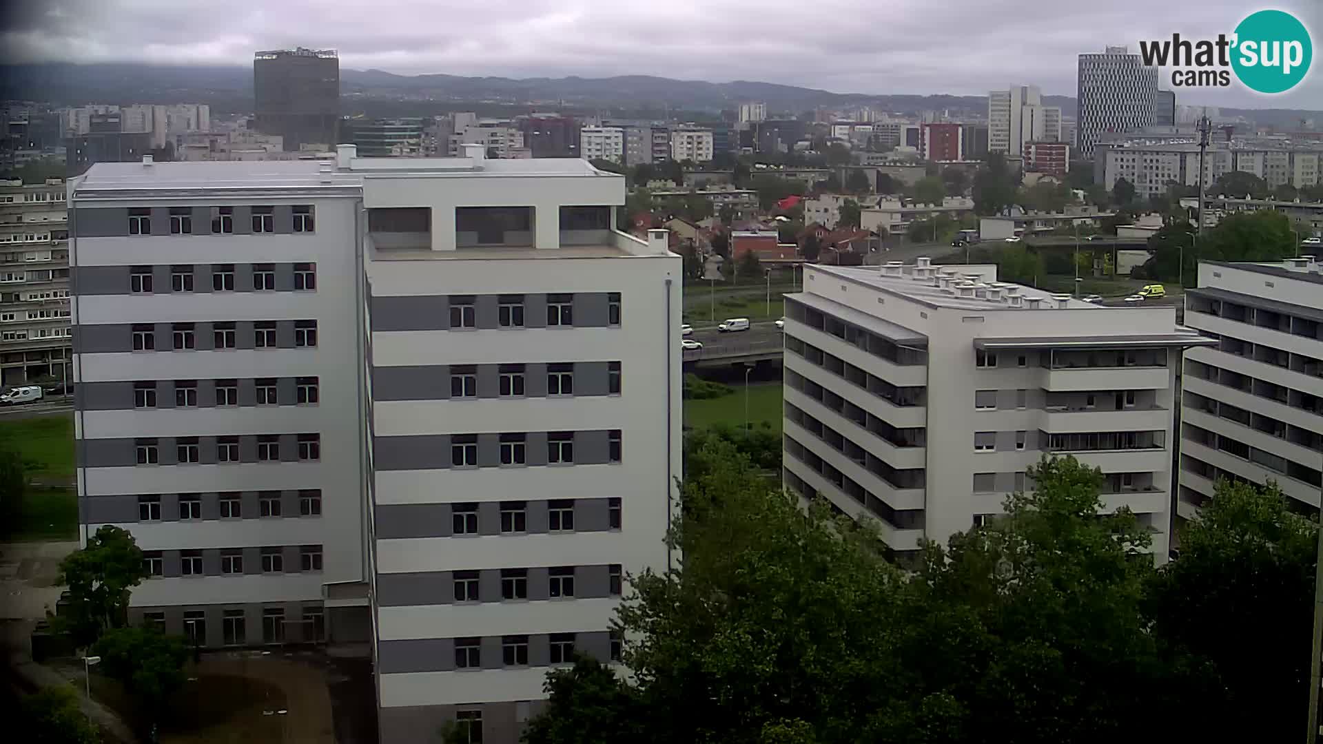 Rotonda en vivo que cruza Slavonska y Marin Držić Avenue en Zagreb webcam