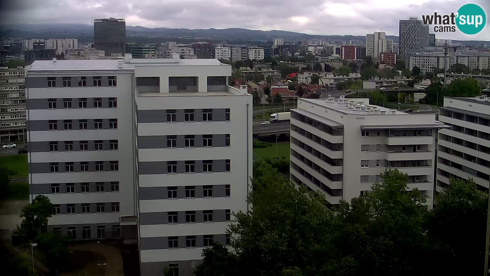 Rotonda en vivo que cruza Slavonska y Marin Držić Avenue en Zagreb webcam