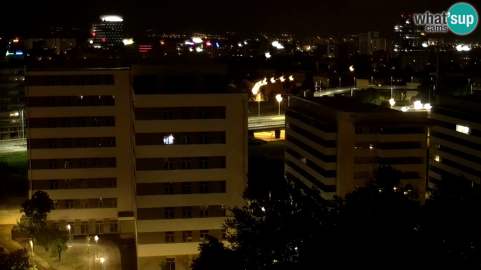 Rotonda en vivo que cruza Slavonska y Marin Držić Avenue en Zagreb webcam