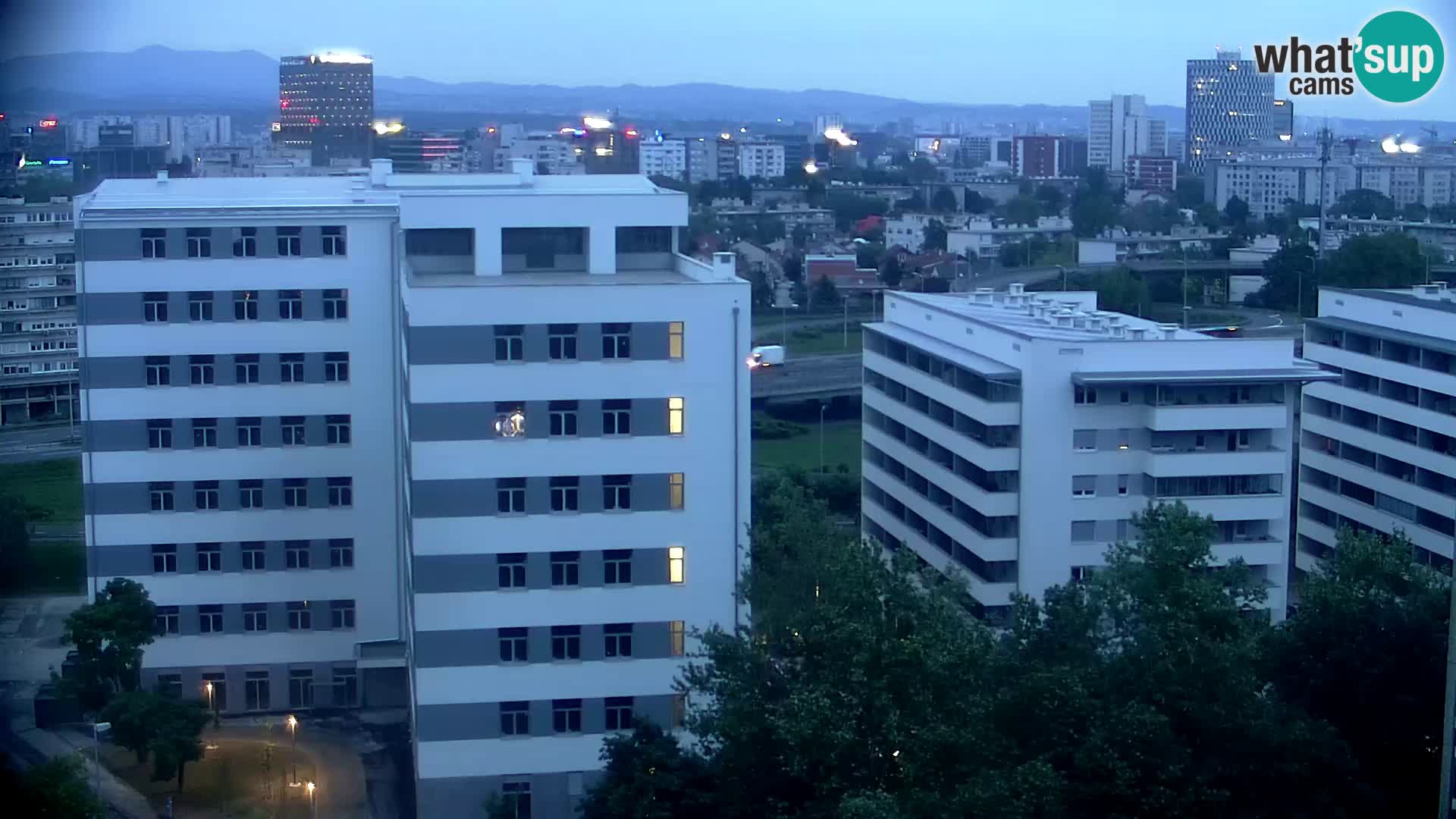 Rotonda en vivo que cruza Slavonska y Marin Držić Avenue en Zagreb webcam