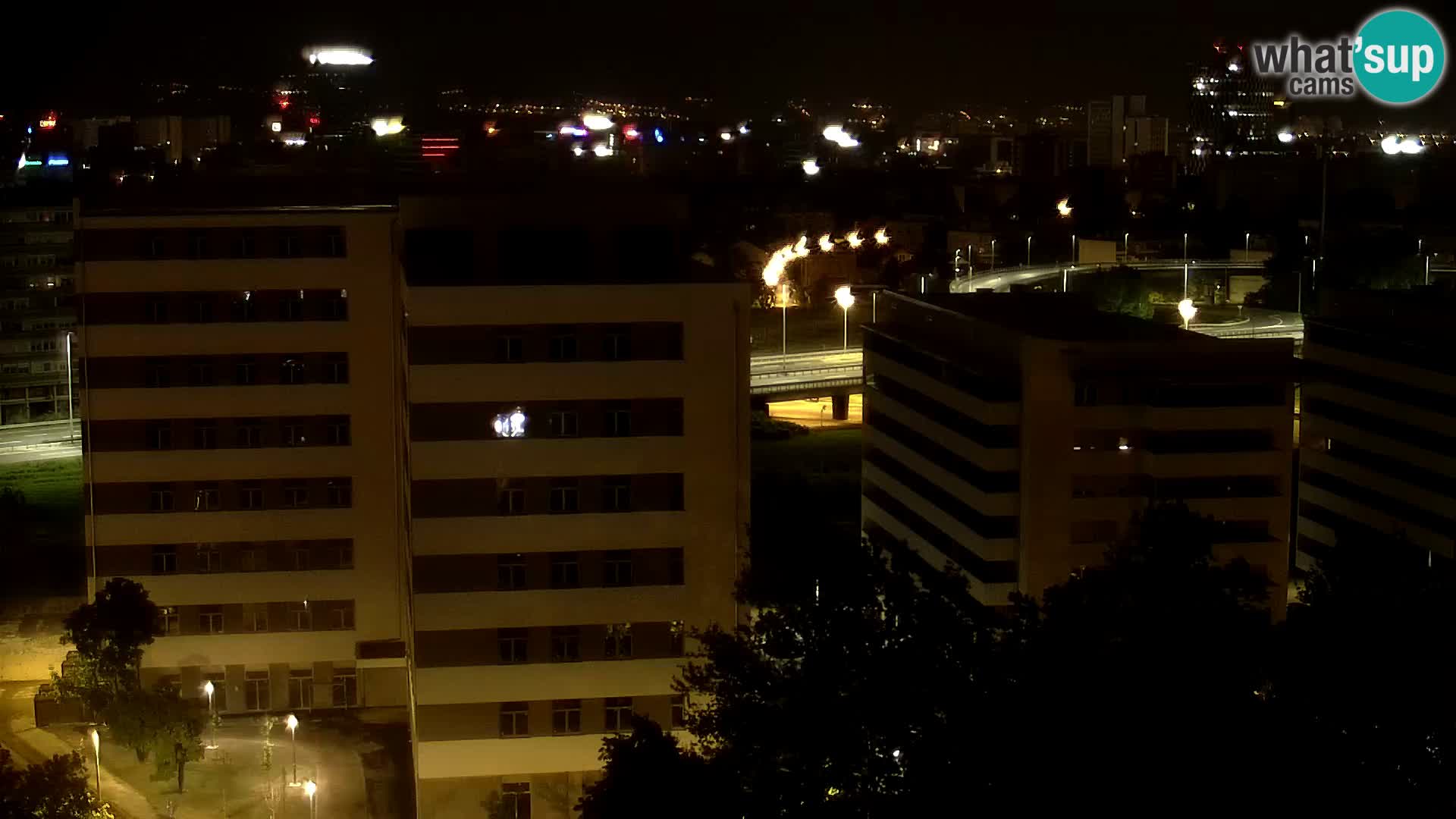 Rotonda en vivo que cruza Slavonska y Marin Držić Avenue en Zagreb webcam