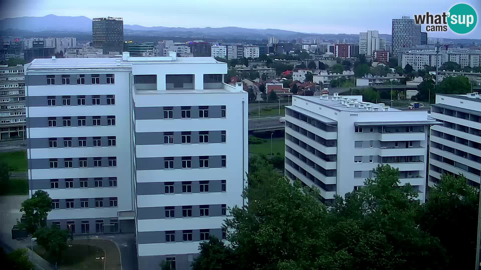 Rotonda en vivo que cruza Slavonska y Marin Držić Avenue en Zagreb webcam