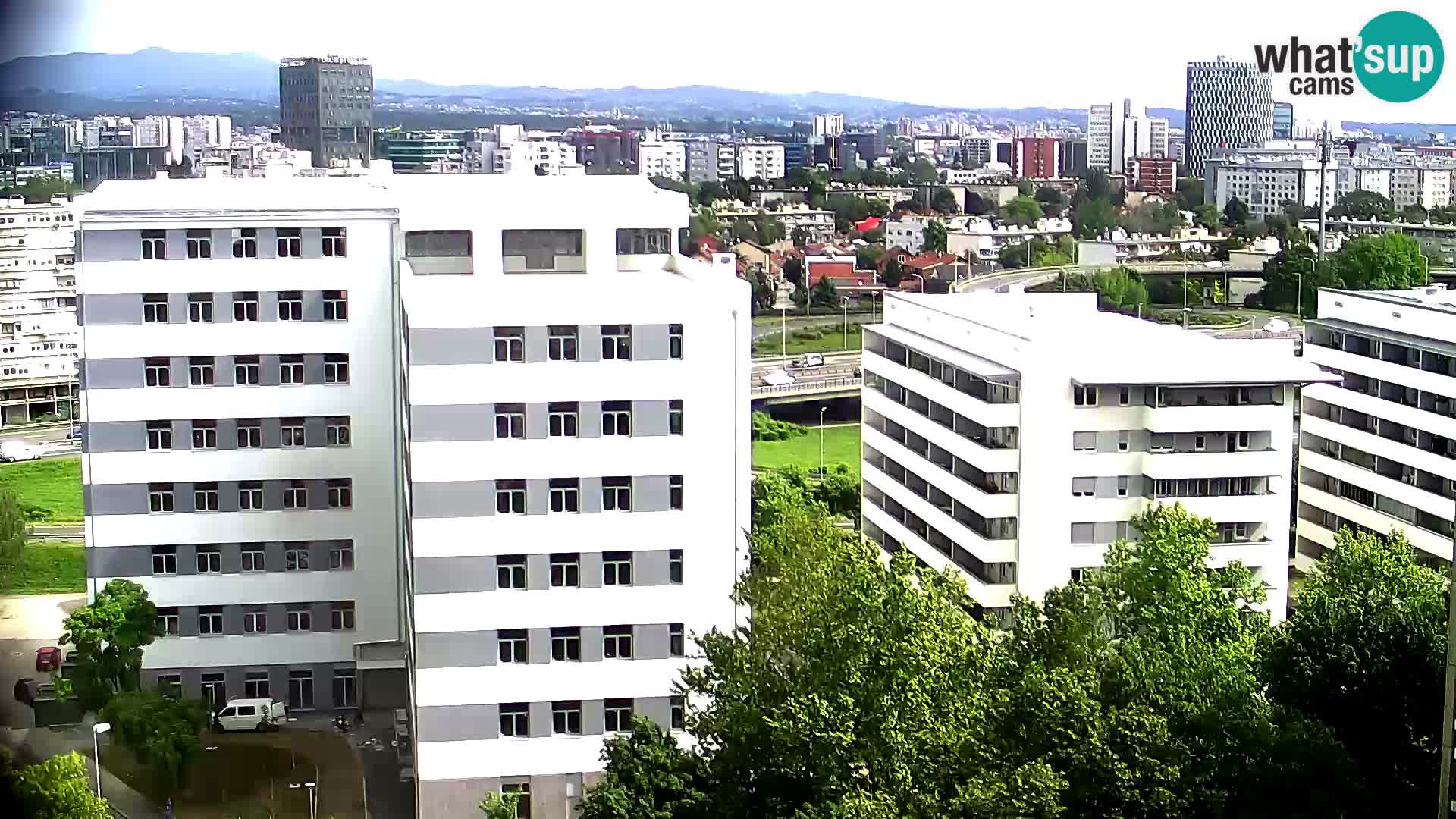 Rotonda en vivo que cruza Slavonska y Marin Držić Avenue en Zagreb webcam