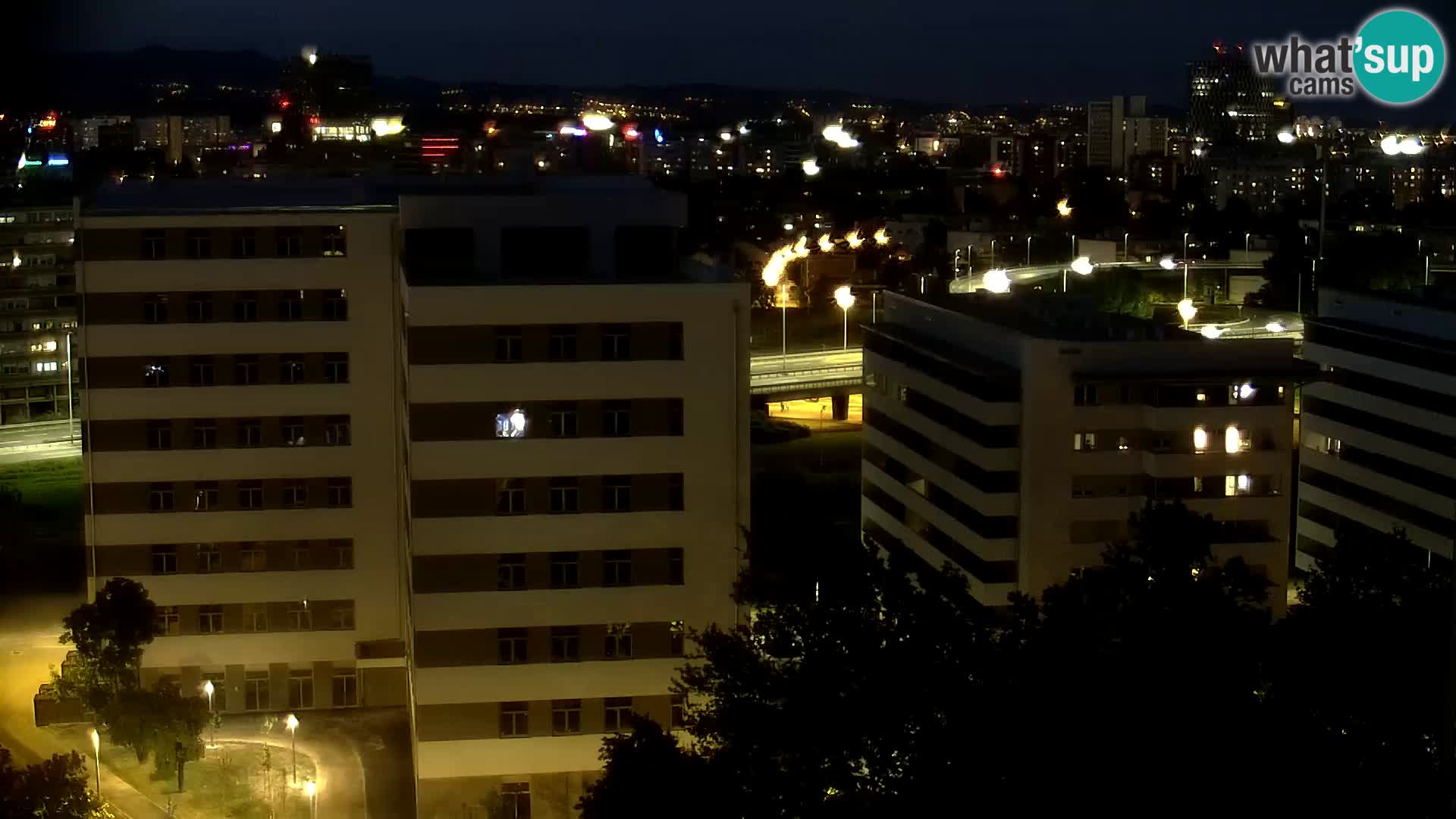Rotonda en vivo que cruza Slavonska y Marin Držić Avenue en Zagreb webcam