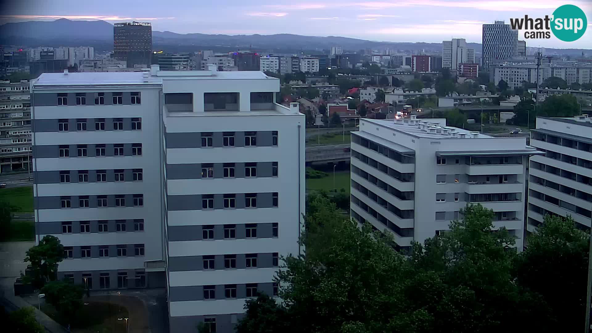 Rotonda en vivo que cruza Slavonska y Marin Držić Avenue en Zagreb webcam