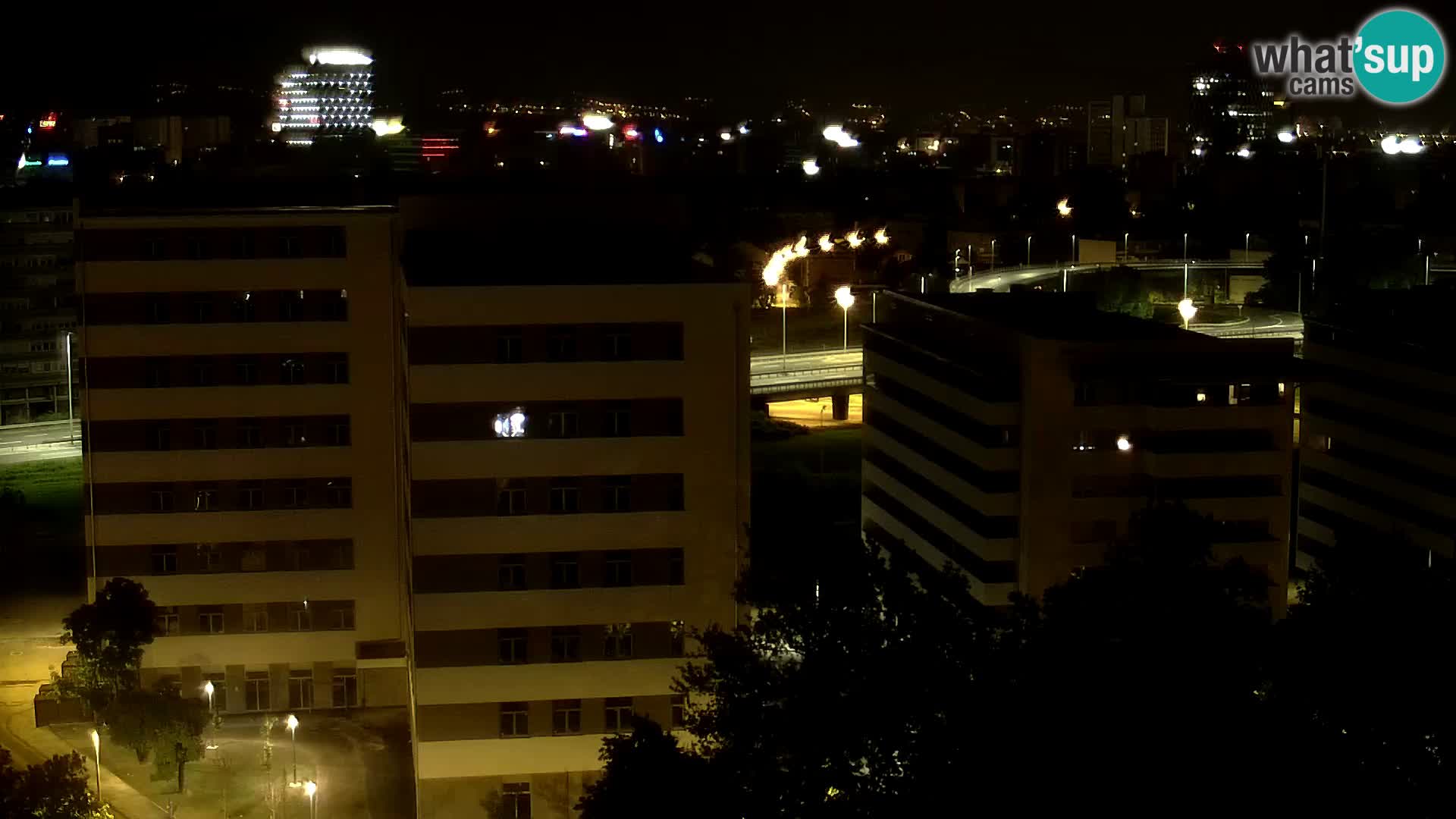 Rotonda en vivo que cruza Slavonska y Marin Držić Avenue en Zagreb webcam