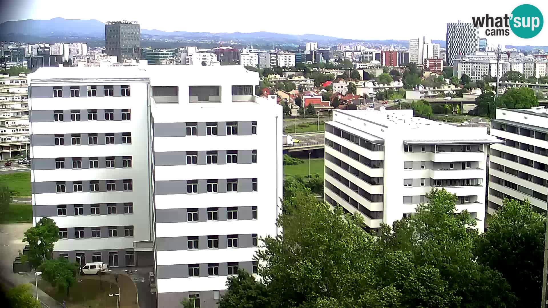 Rotonda en vivo que cruza Slavonska y Marin Držić Avenue en Zagreb webcam