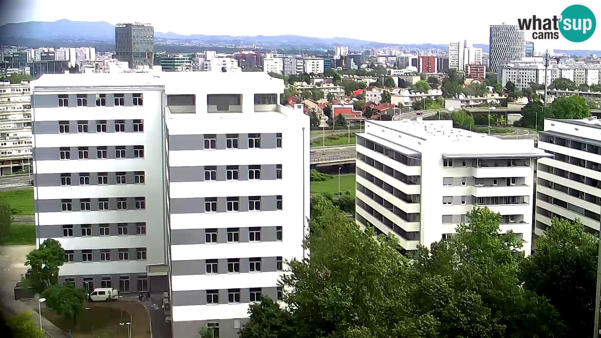 Rotonda en vivo que cruza Slavonska y Marin Držić Avenue en Zagreb webcam