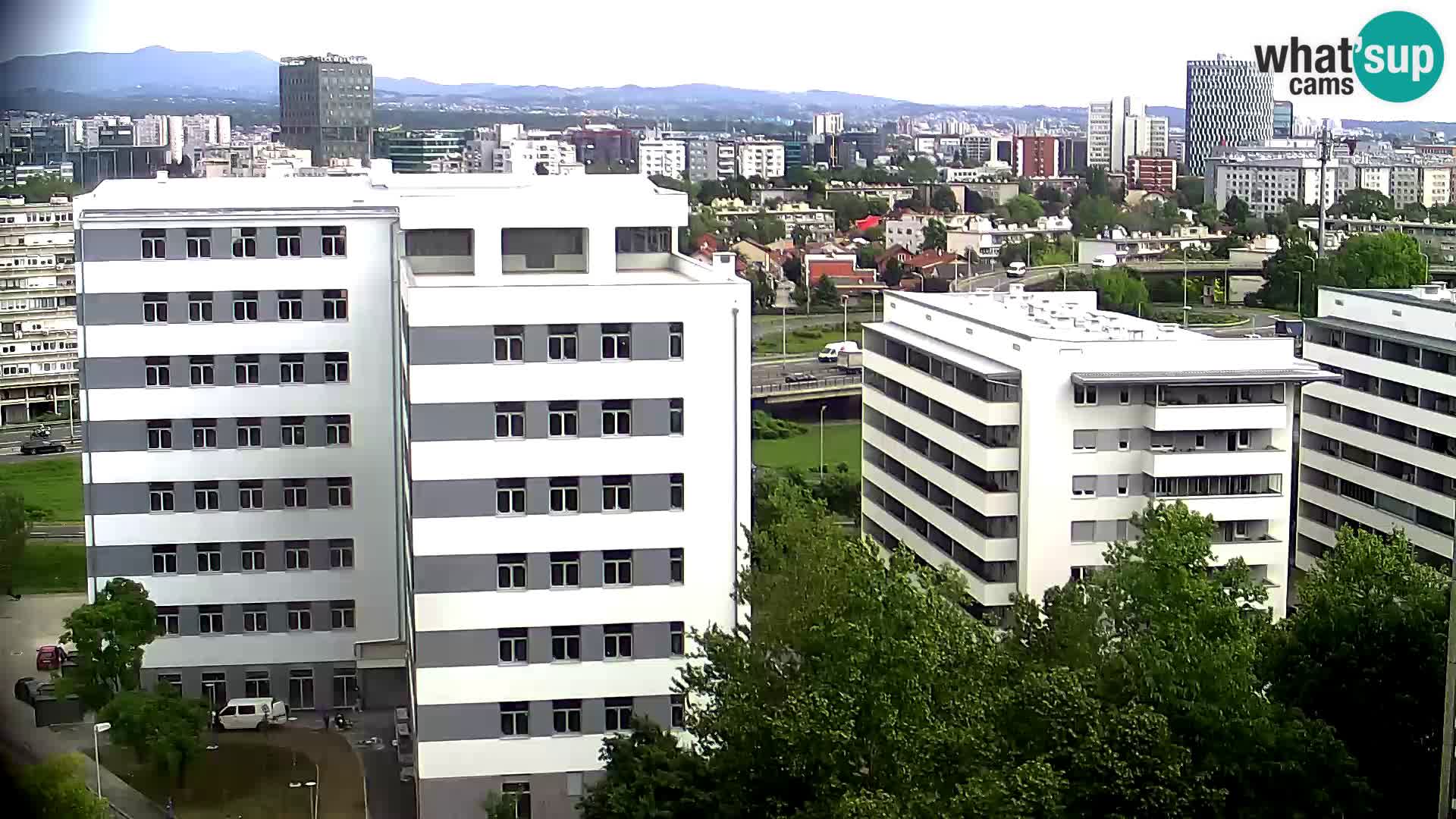 Rotonda en vivo que cruza Slavonska y Marin Držić Avenue en Zagreb webcam