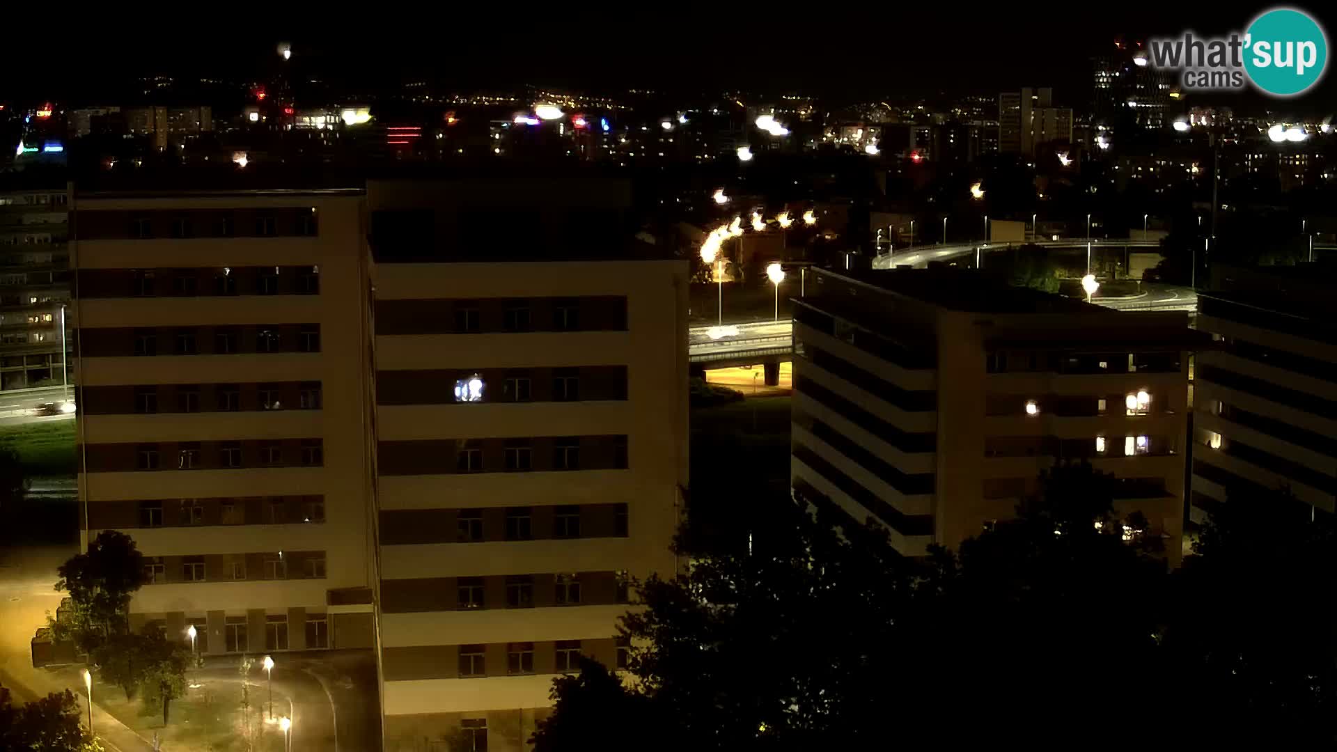 Rotonda en vivo que cruza Slavonska y Marin Držić Avenue en Zagreb webcam