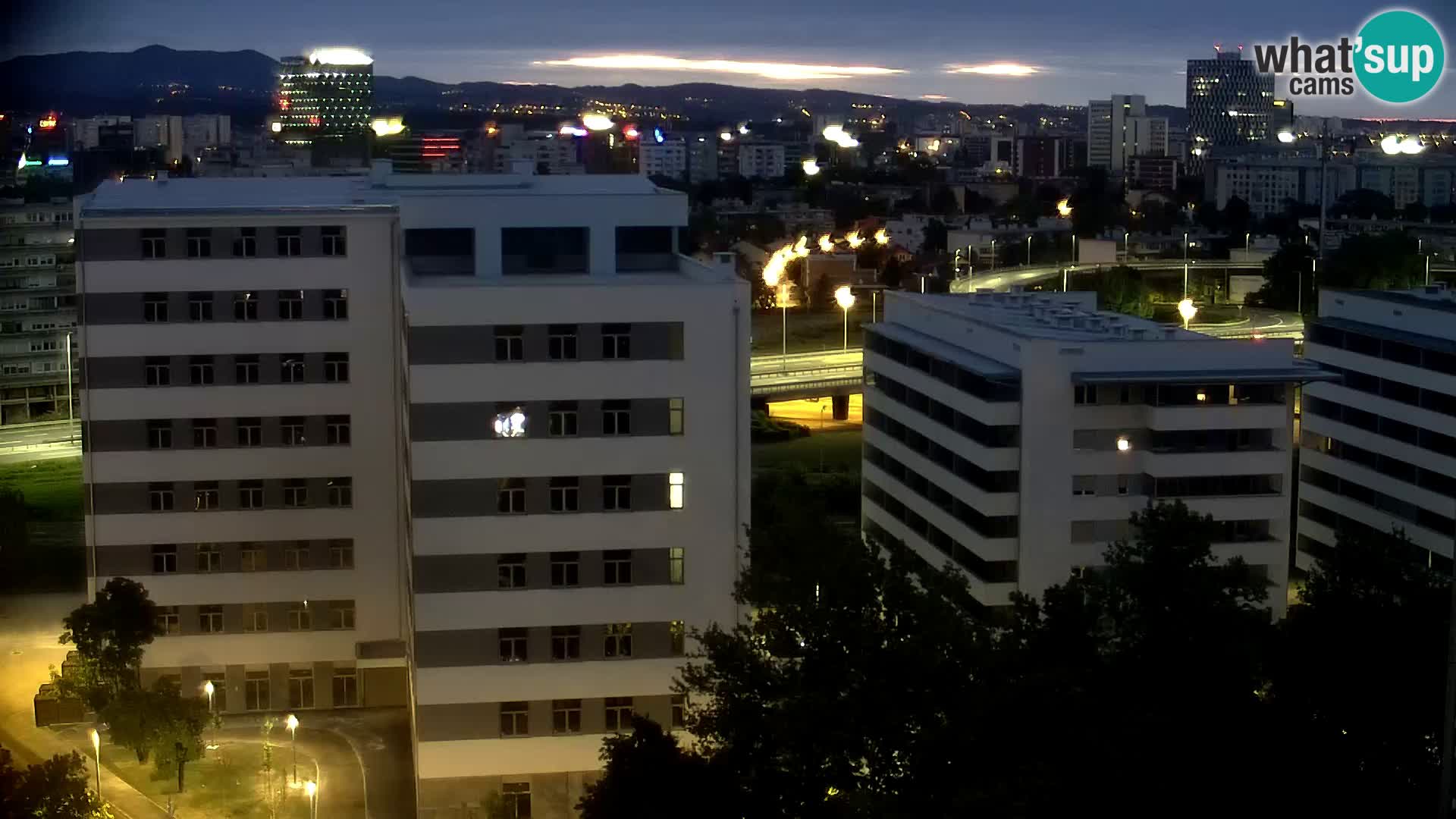 Rotonda en vivo que cruza Slavonska y Marin Držić Avenue en Zagreb webcam