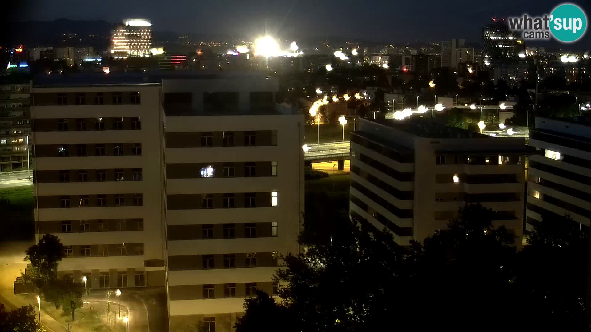 Rotonda en vivo que cruza Slavonska y Marin Držić Avenue en Zagreb webcam