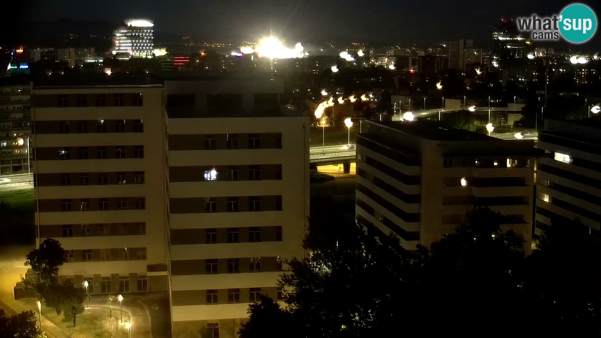 Rotonda en vivo que cruza Slavonska y Marin Držić Avenue en Zagreb webcam