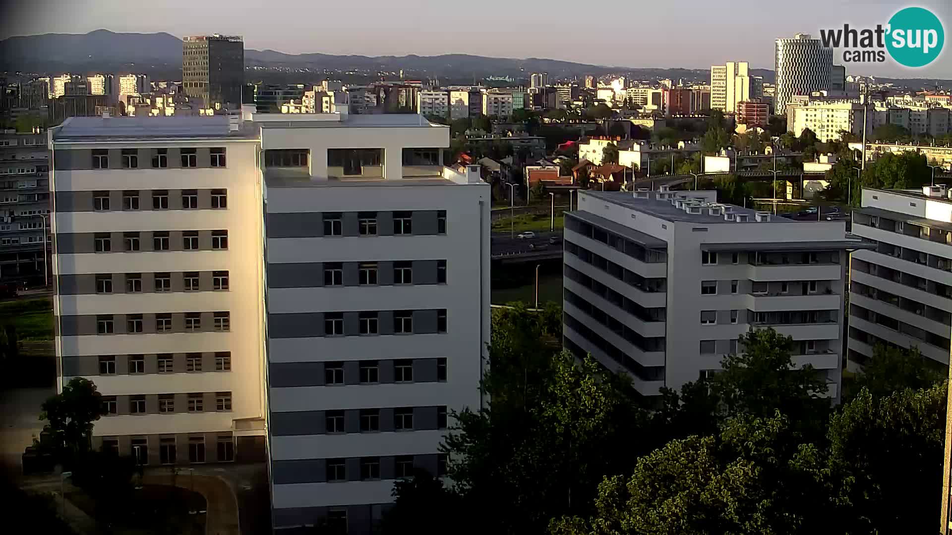Rotonda en vivo que cruza Slavonska y Marin Držić Avenue en Zagreb webcam