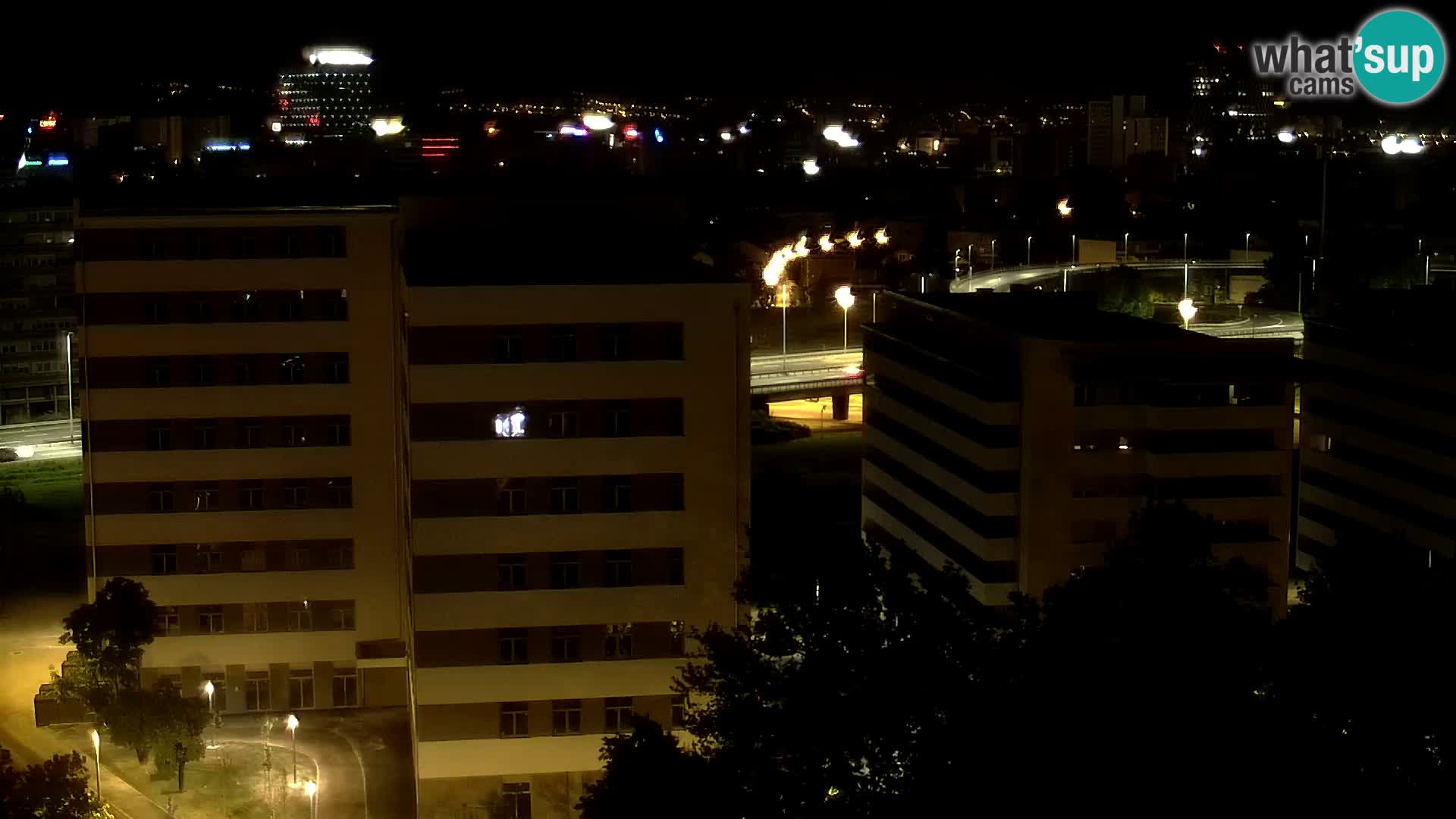 Rotonda en vivo que cruza Slavonska y Marin Držić Avenue en Zagreb webcam