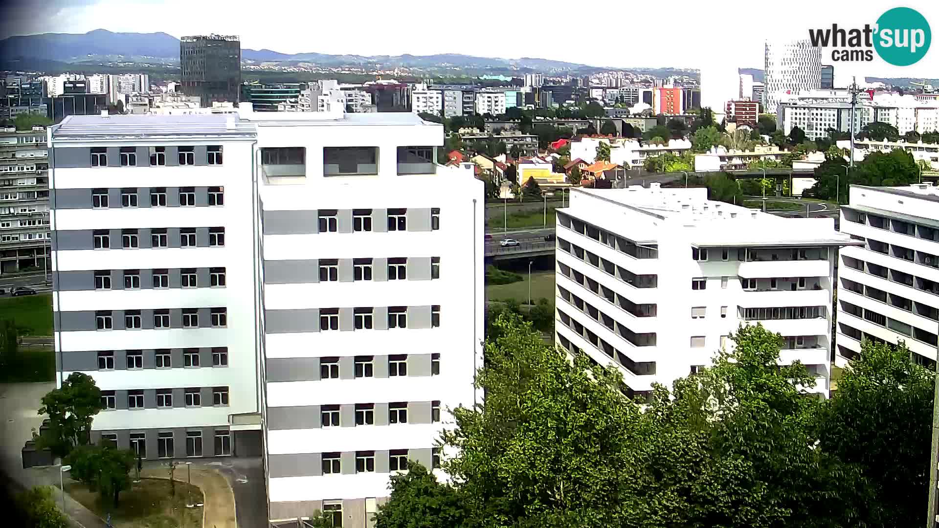 Rotonda en vivo que cruza Slavonska y Marin Držić Avenue en Zagreb webcam