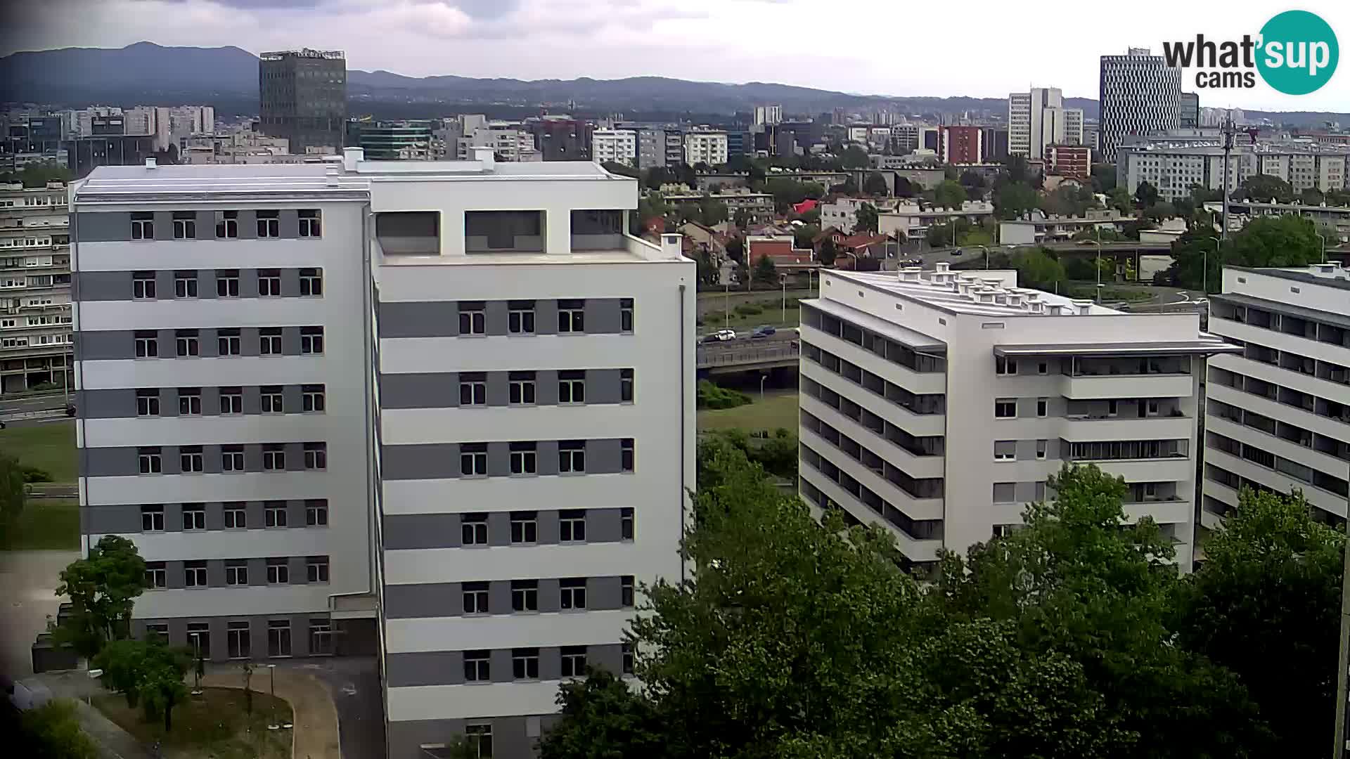 Rotonda en vivo que cruza Slavonska y Marin Držić Avenue en Zagreb webcam