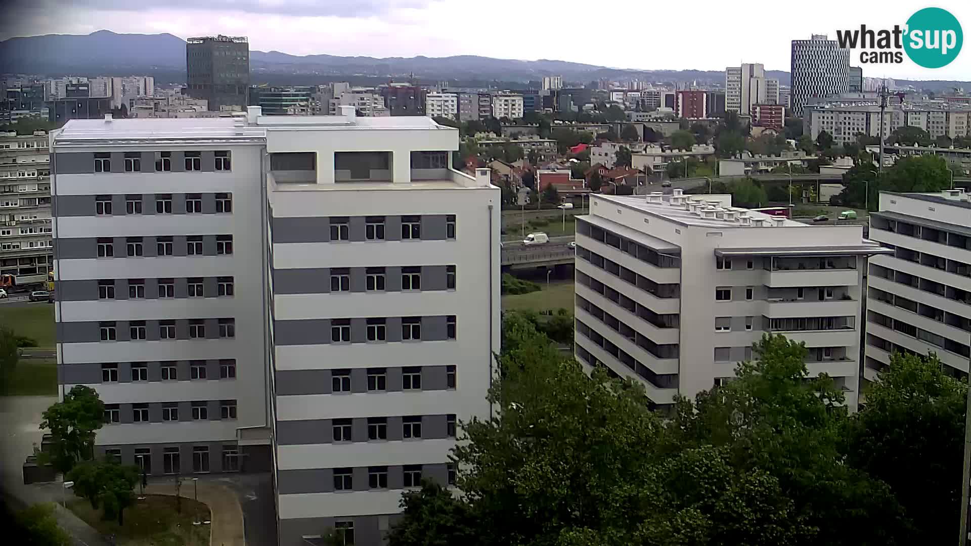 Rotonda en vivo que cruza Slavonska y Marin Držić Avenue en Zagreb webcam