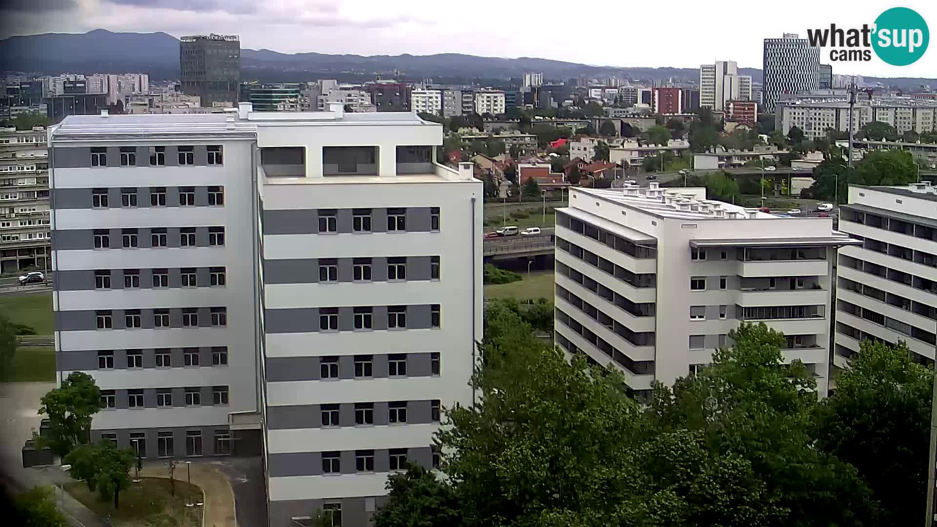 Rotonda en vivo que cruza Slavonska y Marin Držić Avenue en Zagreb webcam