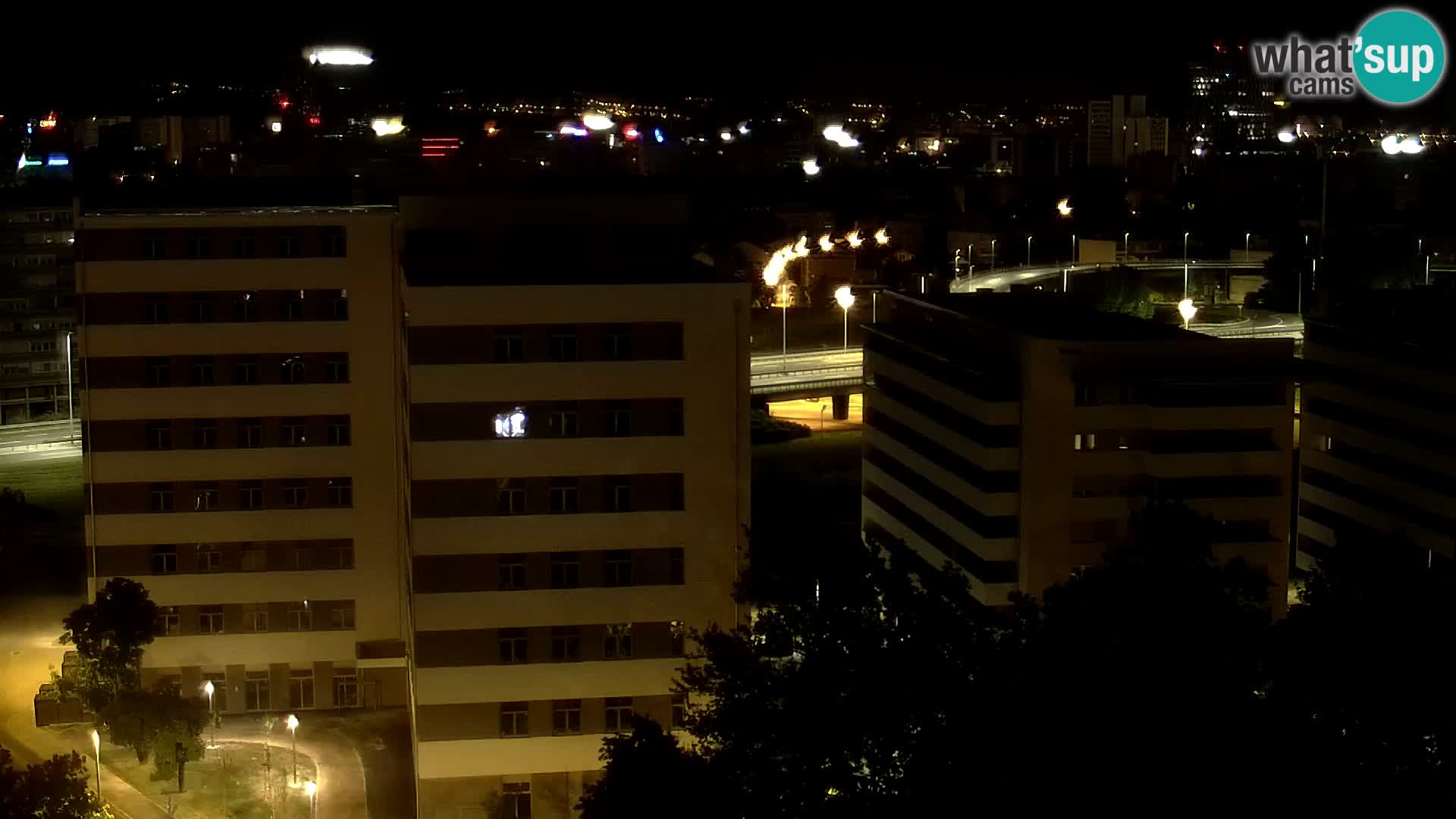 Rotonda en vivo que cruza Slavonska y Marin Držić Avenue en Zagreb webcam