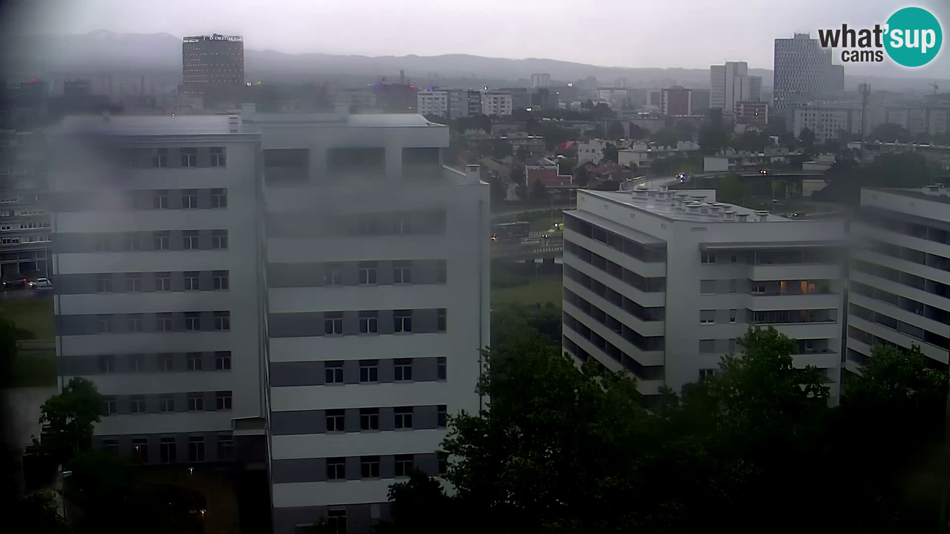 Rotonda en vivo que cruza Slavonska y Marin Držić Avenue en Zagreb webcam