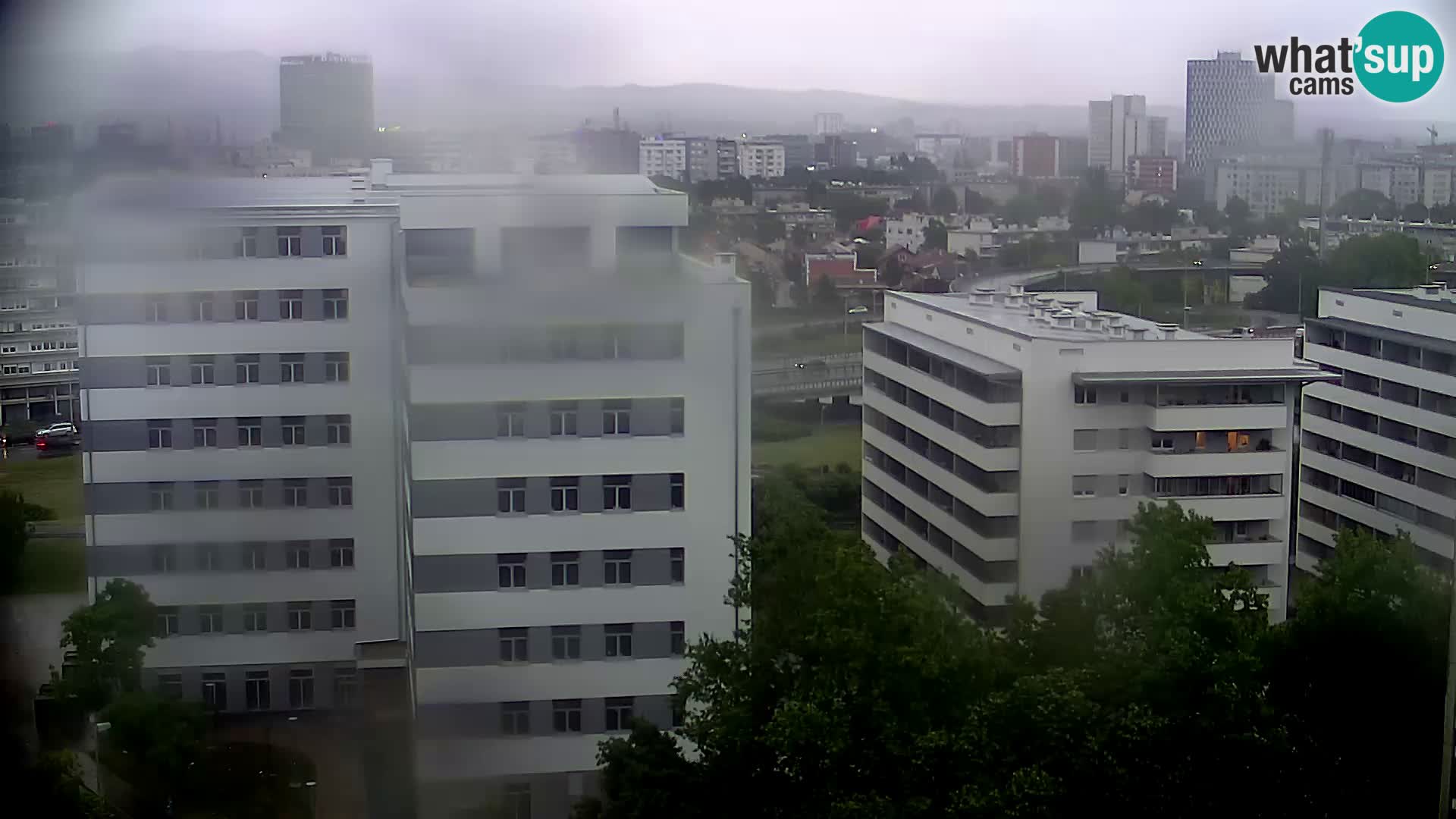 Rotonda en vivo que cruza Slavonska y Marin Držić Avenue en Zagreb webcam