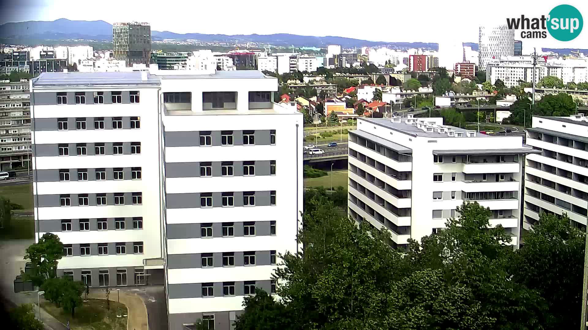 Rotonda en vivo que cruza Slavonska y Marin Držić Avenue en Zagreb webcam