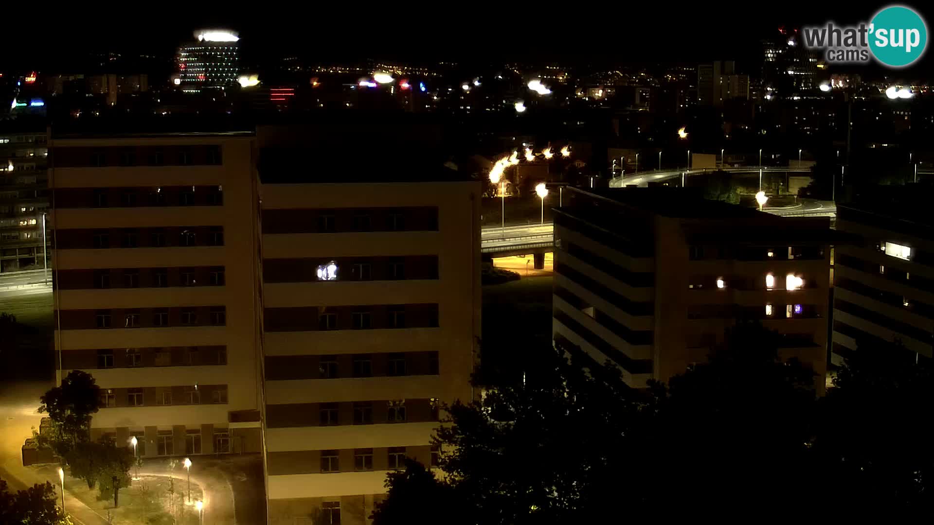 Rotonda en vivo que cruza Slavonska y Marin Držić Avenue en Zagreb webcam