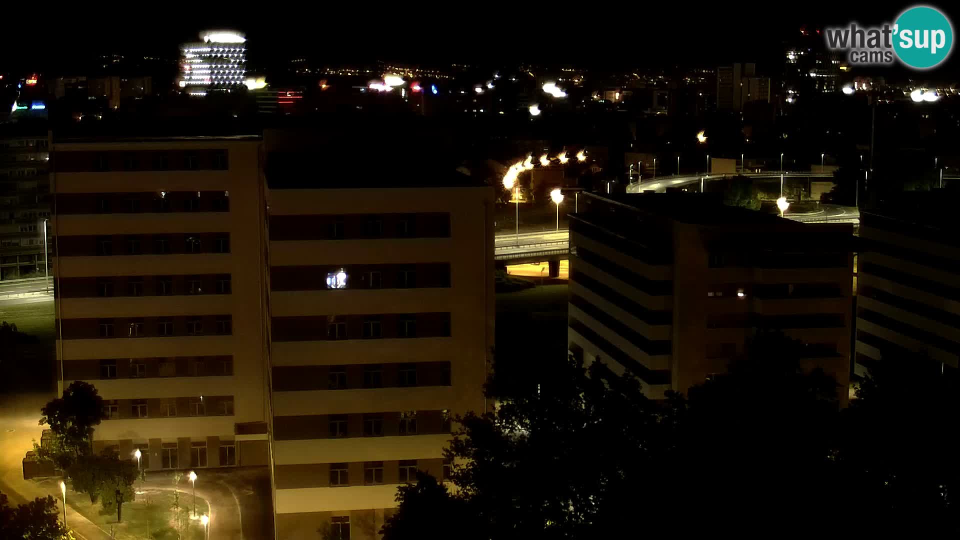 Rotonda en vivo que cruza Slavonska y Marin Držić Avenue en Zagreb webcam