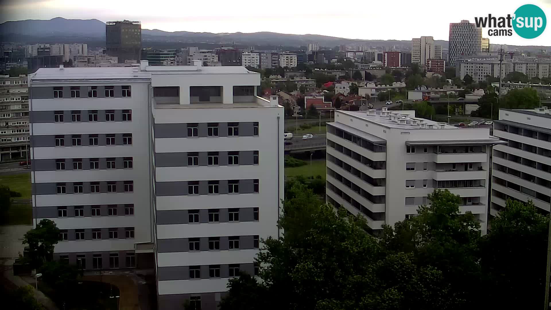 Rotonda en vivo que cruza Slavonska y Marin Držić Avenue en Zagreb webcam