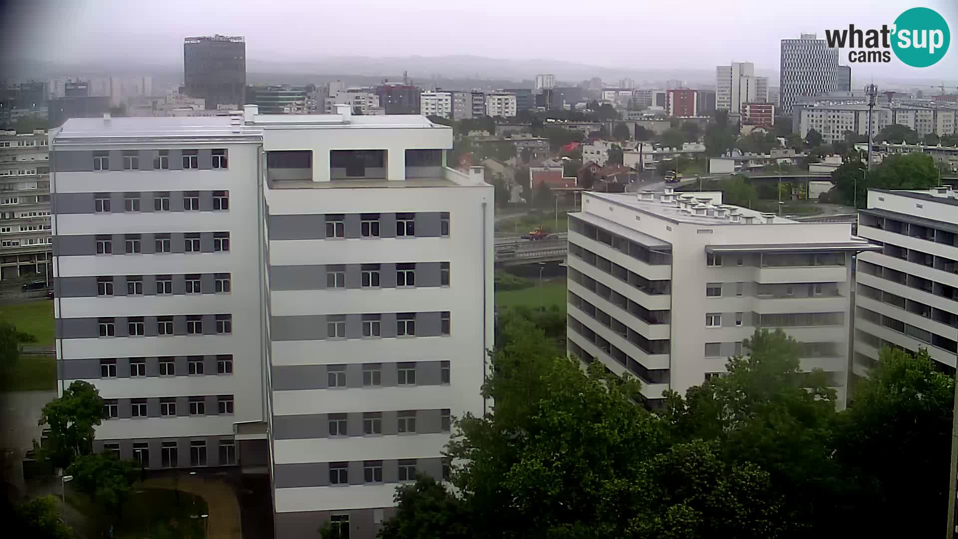 Rotonda en vivo que cruza Slavonska y Marin Držić Avenue en Zagreb webcam