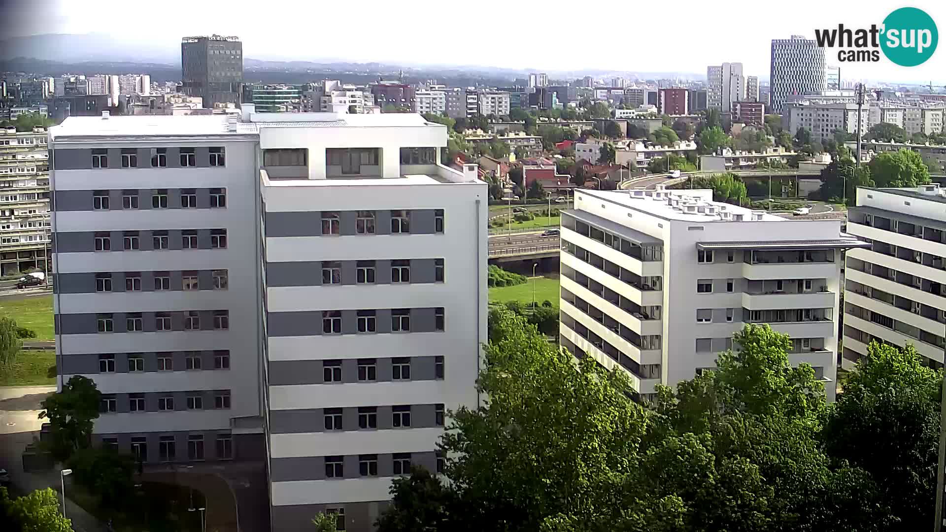 Rotonda en vivo que cruza Slavonska y Marin Držić Avenue en Zagreb webcam