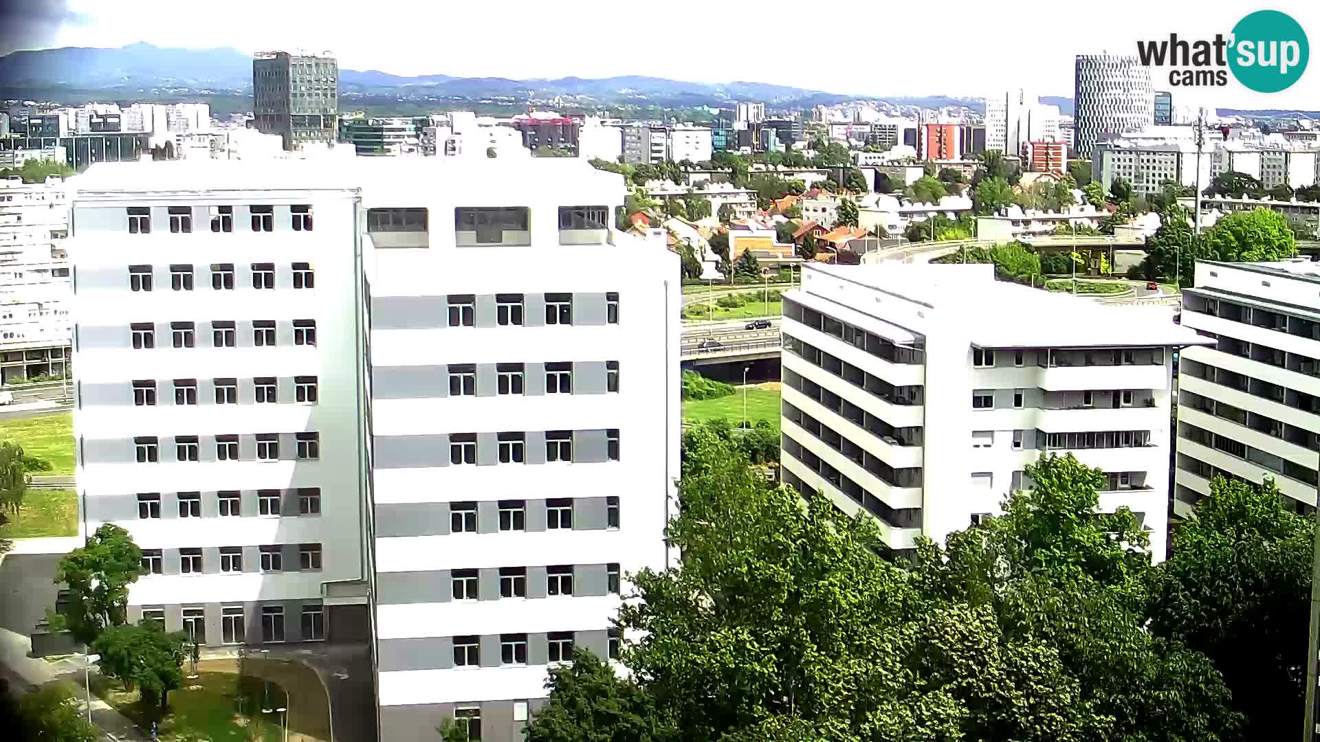 Rotonda en vivo que cruza Slavonska y Marin Držić Avenue en Zagreb webcam