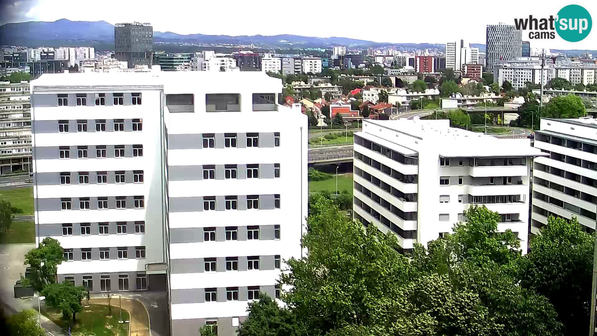 Rotonda en vivo que cruza Slavonska y Marin Držić Avenue en Zagreb webcam