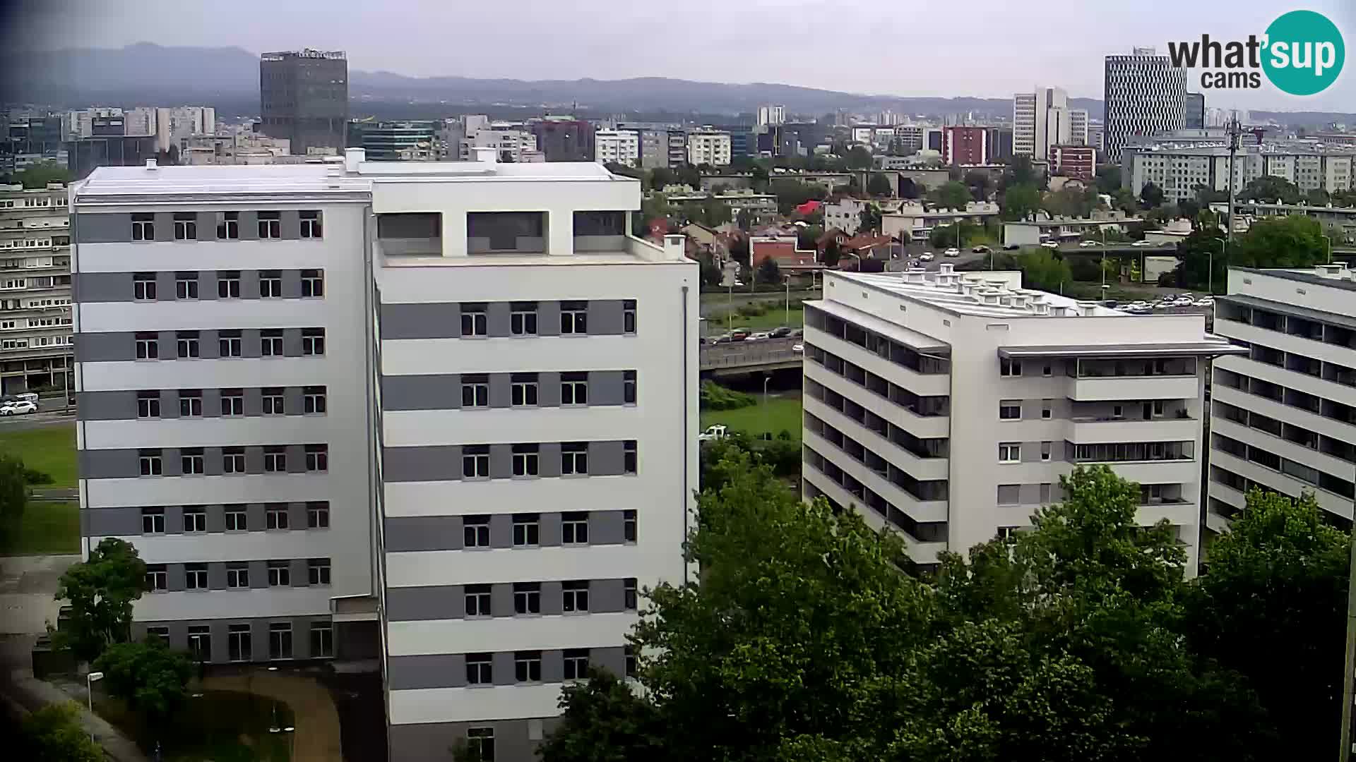 Rotonda en vivo que cruza Slavonska y Marin Držić Avenue en Zagreb webcam