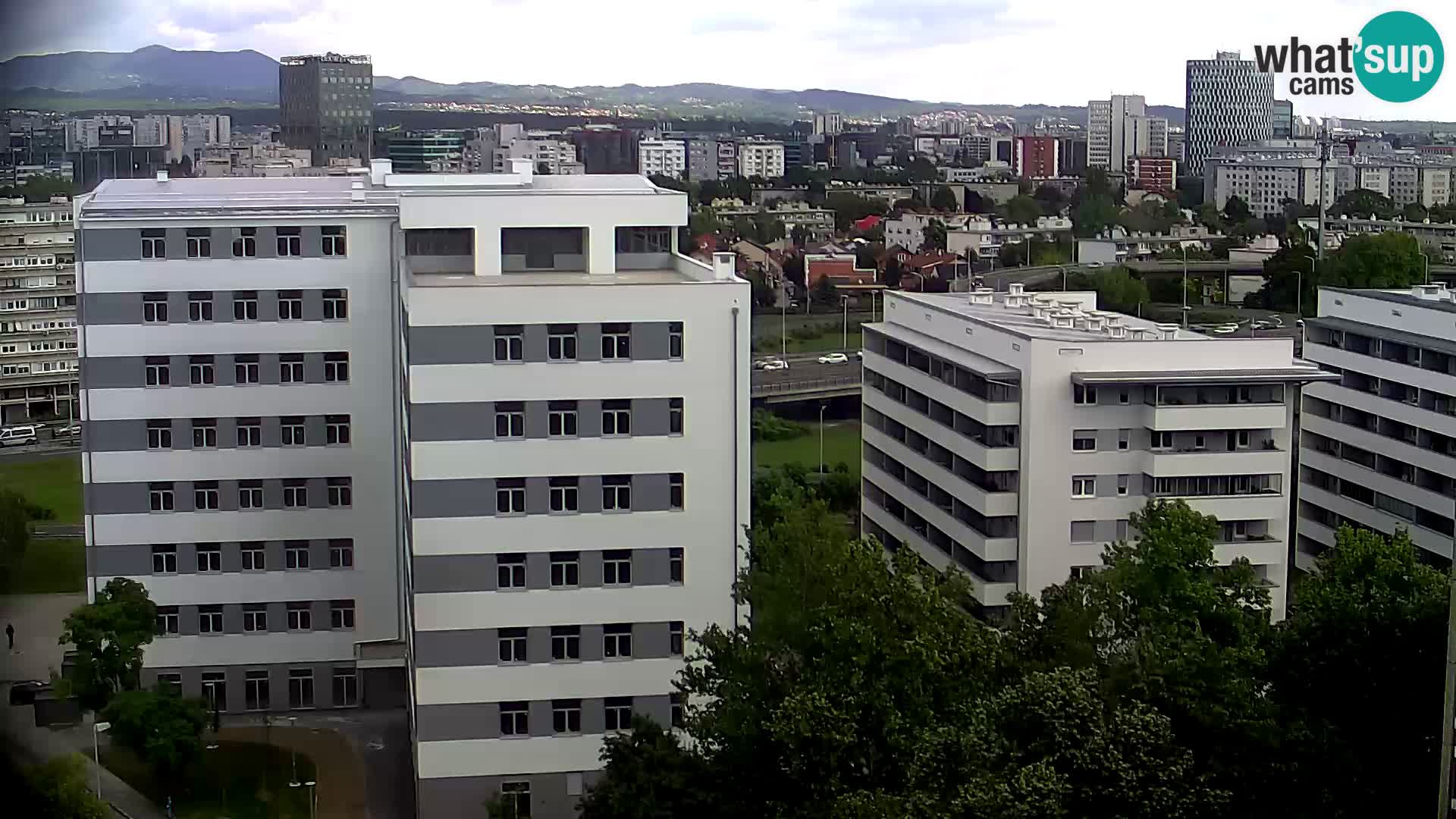 Rotonda en vivo que cruza Slavonska y Marin Držić Avenue en Zagreb webcam