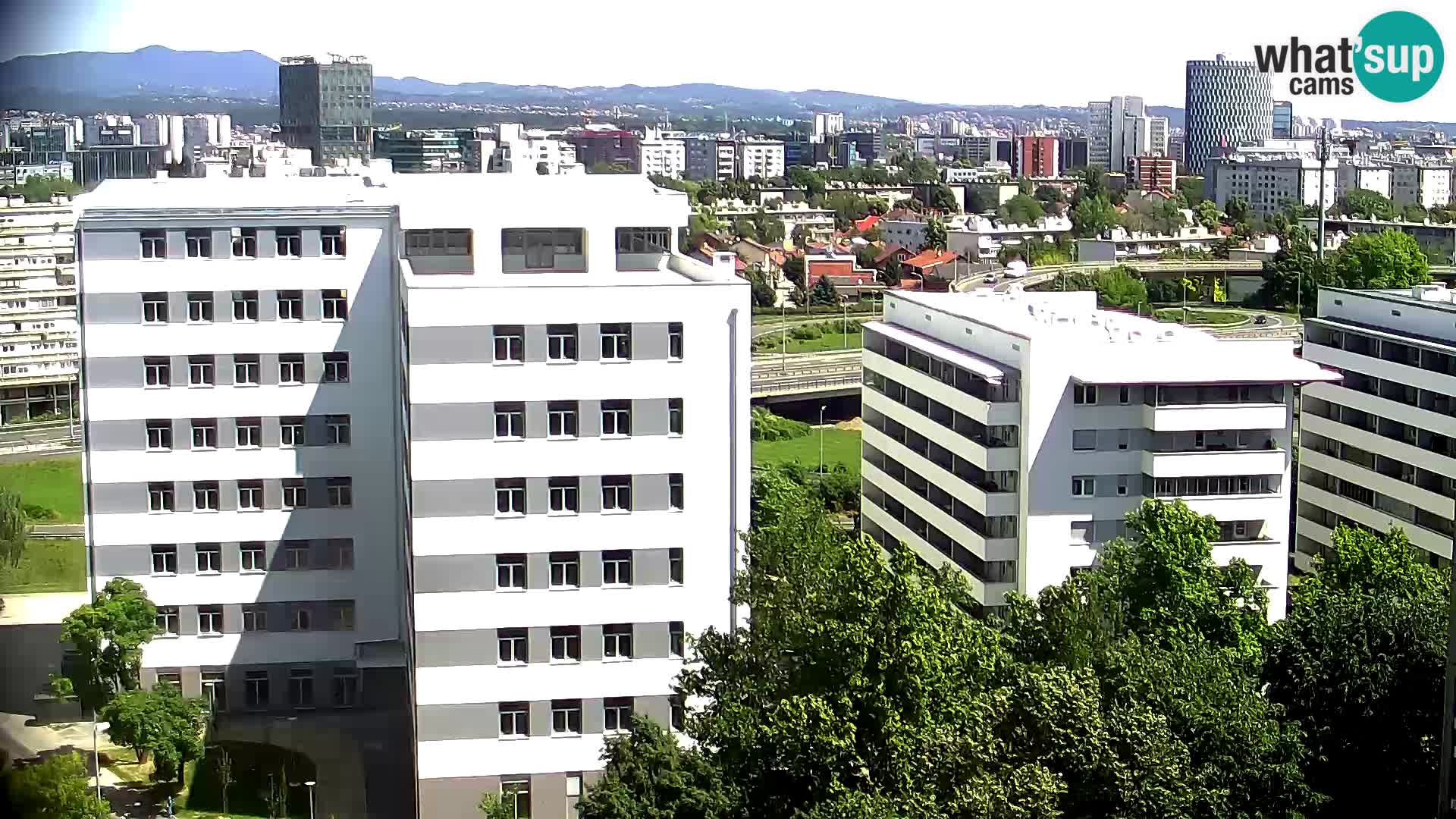 Rond-point en direct traversant les avenues Slavonska et Marin Držić à Zagreb webcam