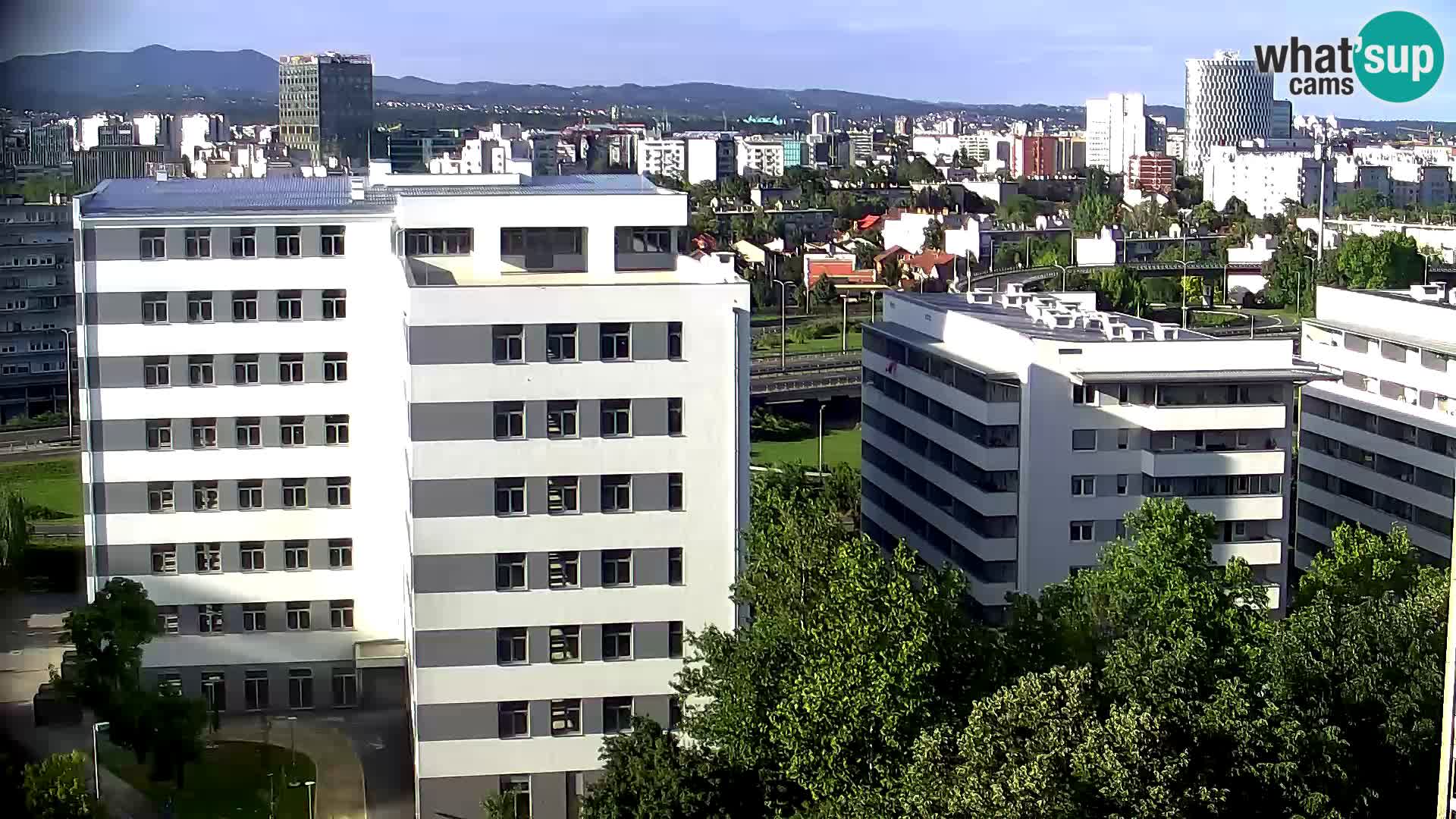 Rond-point en direct traversant les avenues Slavonska et Marin Držić à Zagreb webcam