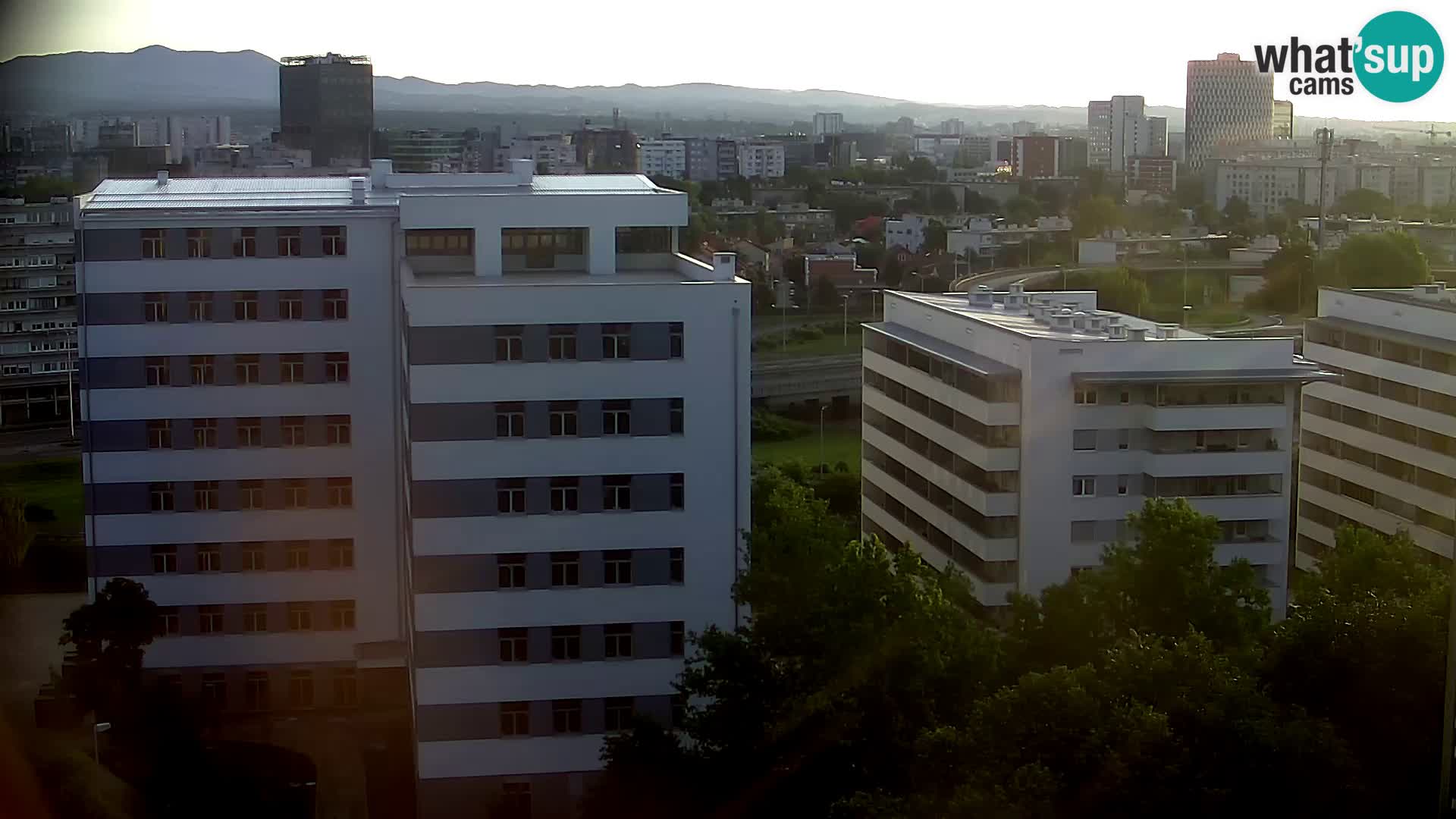 Rotonda en vivo que cruza Slavonska y Marin Držić Avenue en Zagreb webcam