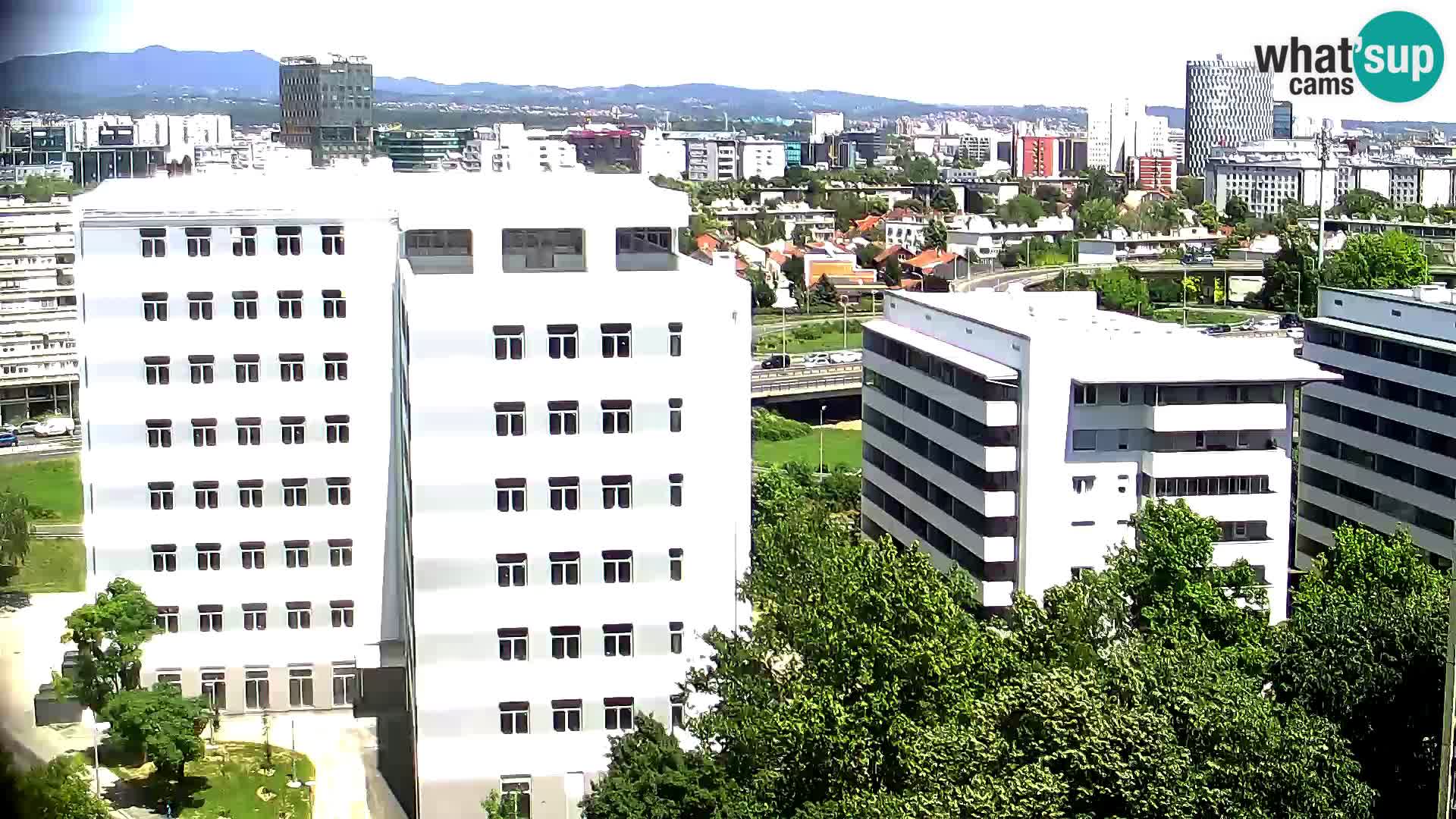 Rotonda en vivo que cruza Slavonska y Marin Držić Avenue en Zagreb webcam