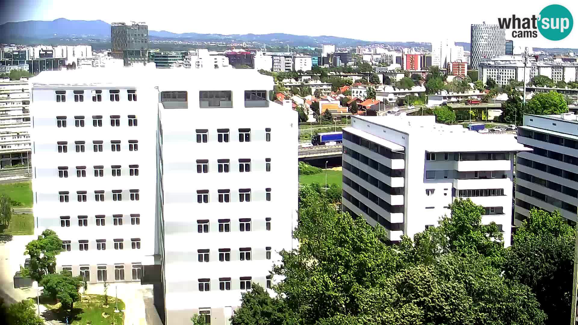 Rotonda en vivo que cruza Slavonska y Marin Držić Avenue en Zagreb webcam