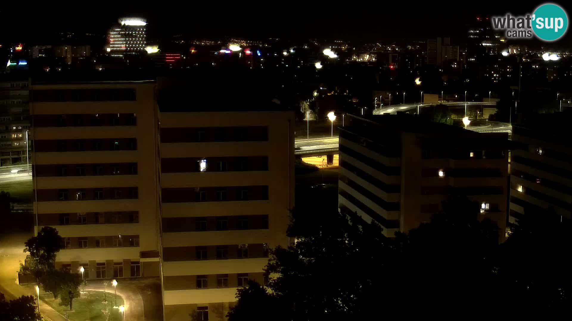 Rotonda en vivo que cruza Slavonska y Marin Držić Avenue en Zagreb webcam