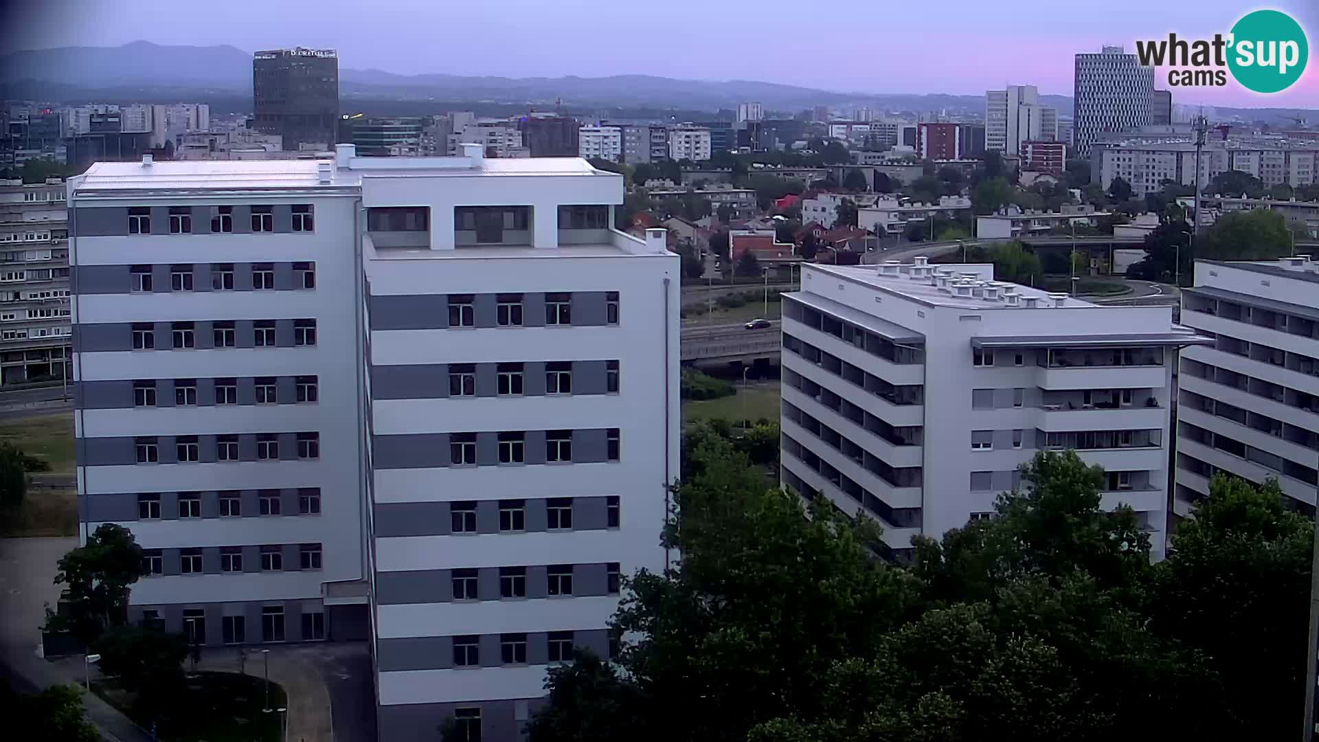 Rotonda en vivo que cruza Slavonska y Marin Držić Avenue en Zagreb webcam