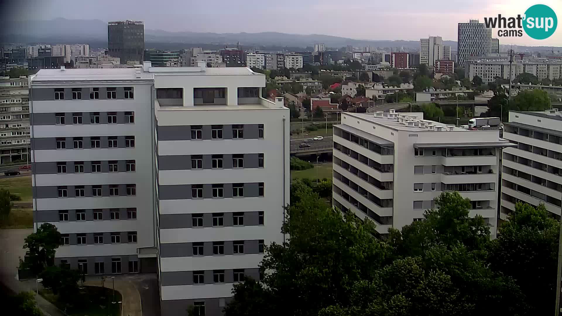 Rotonda en vivo que cruza Slavonska y Marin Držić Avenue en Zagreb webcam